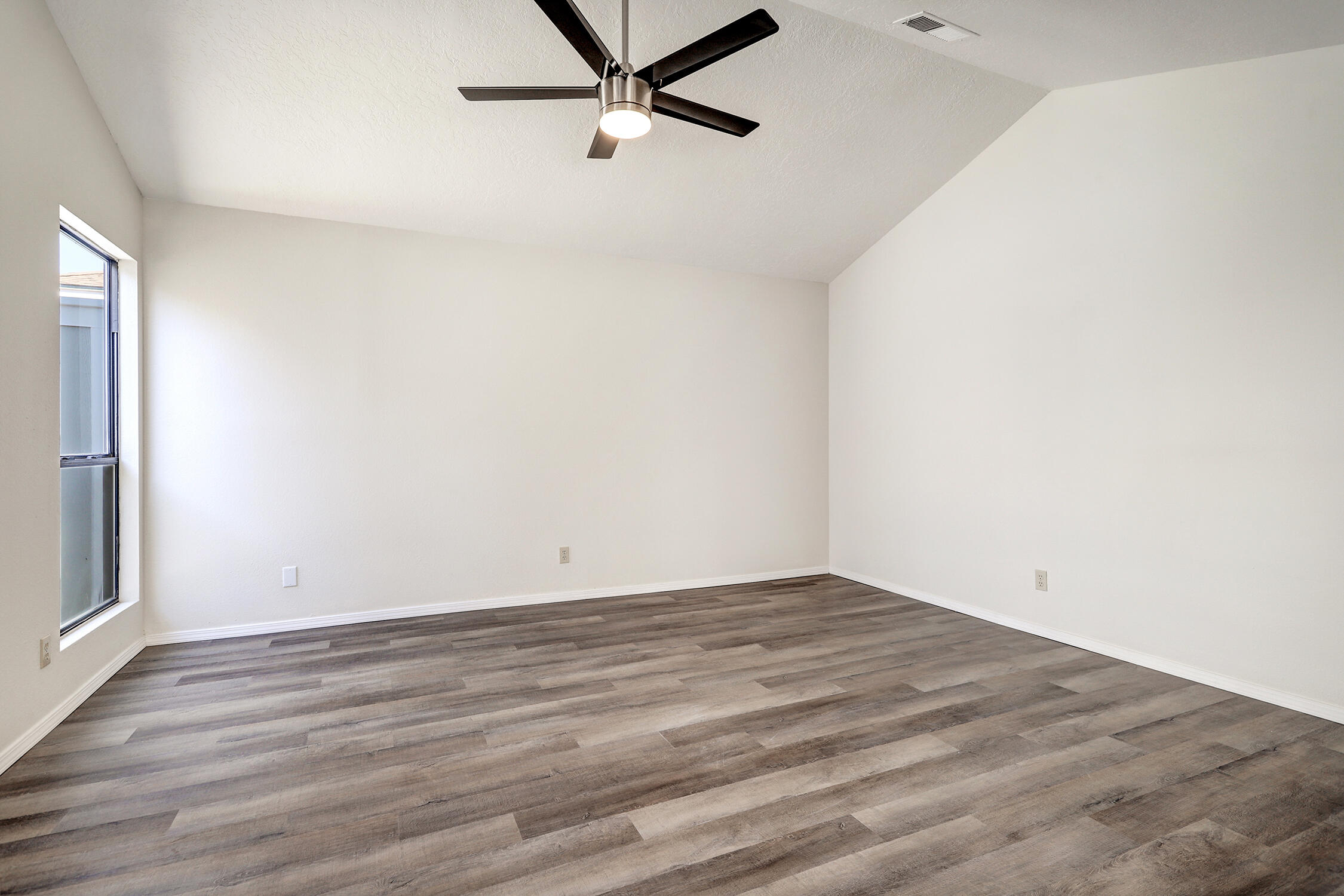 4854 Platinum Loop NE
