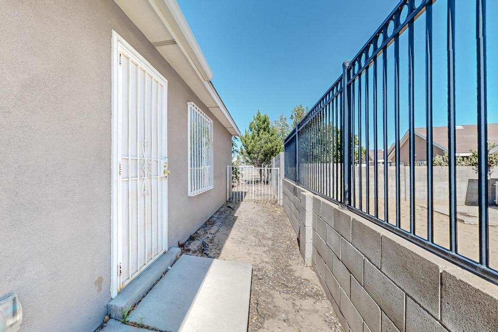 8609 SPOTTED PONY Avenue SW