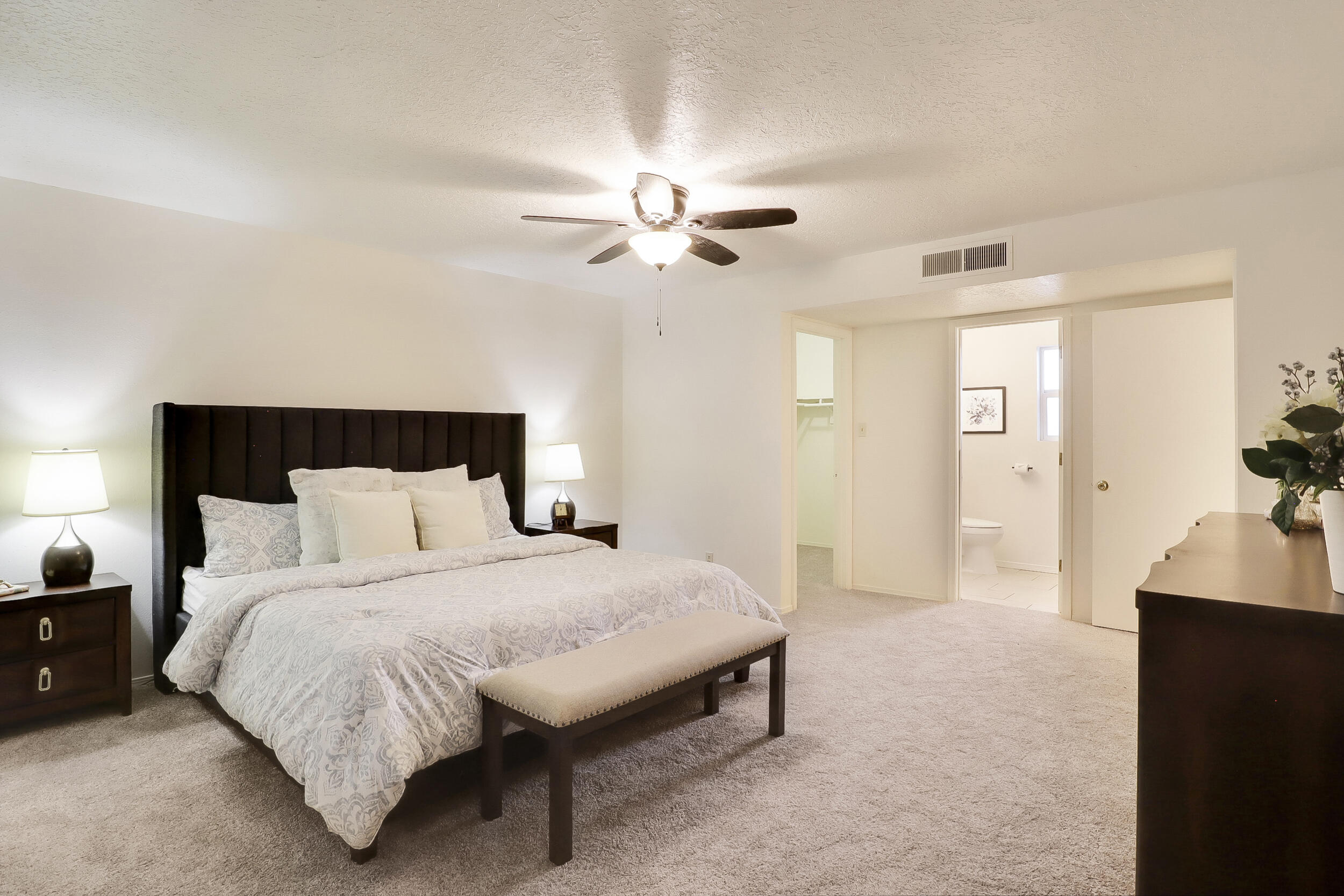 8137 OTERO Avenue NE