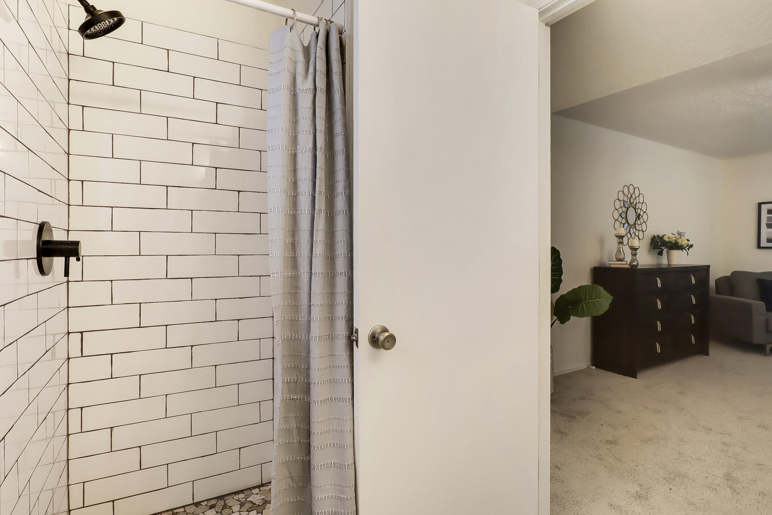 8137 OTERO Avenue NE