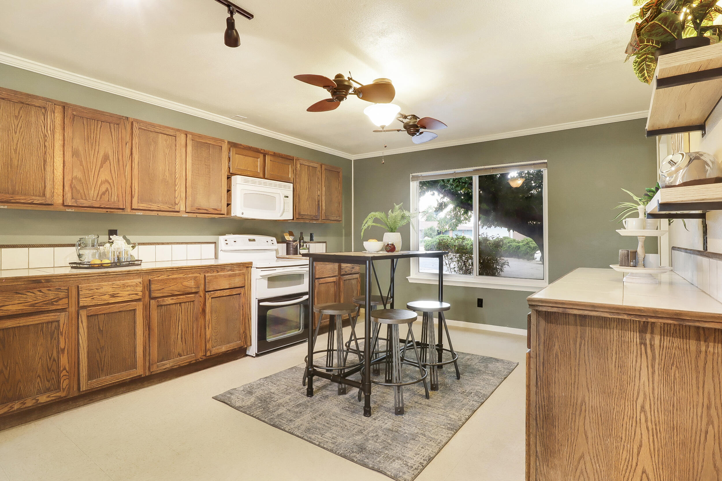 8137 OTERO Avenue NE