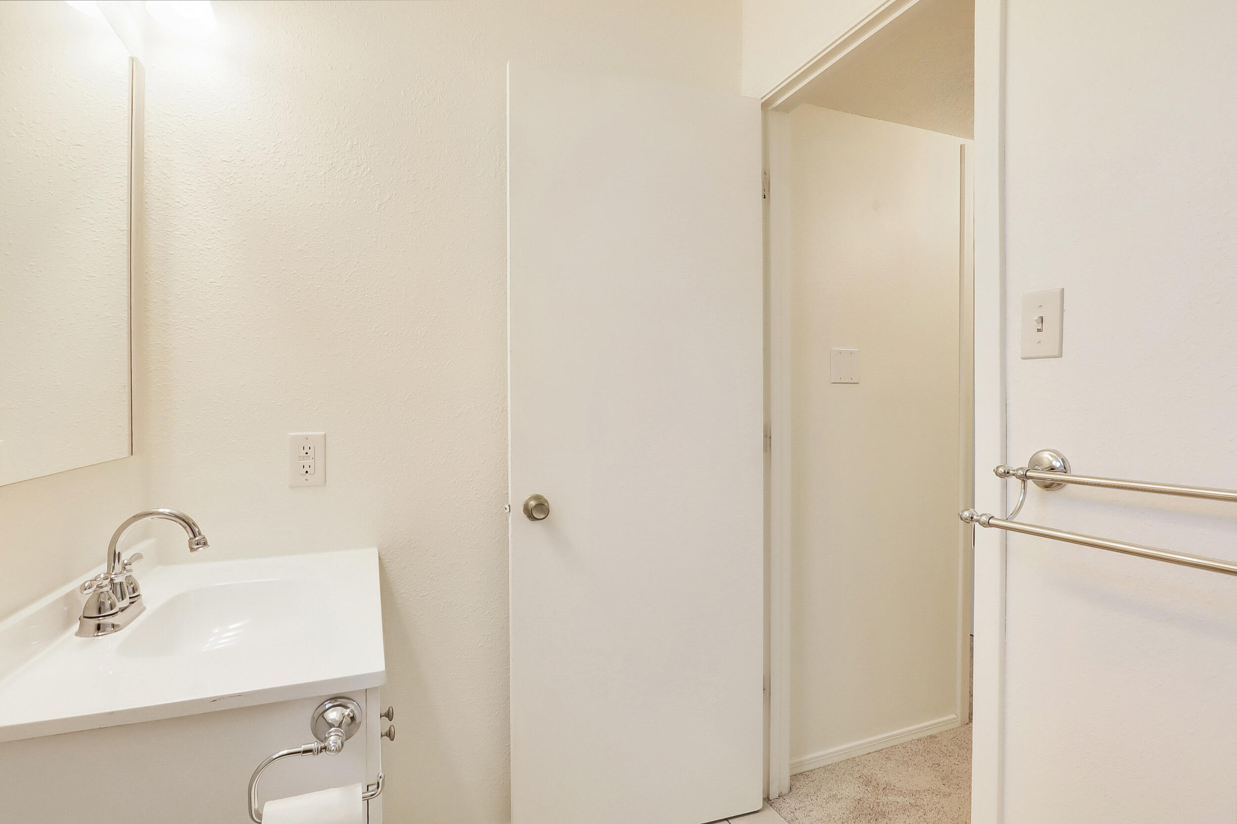 8137 OTERO Avenue NE