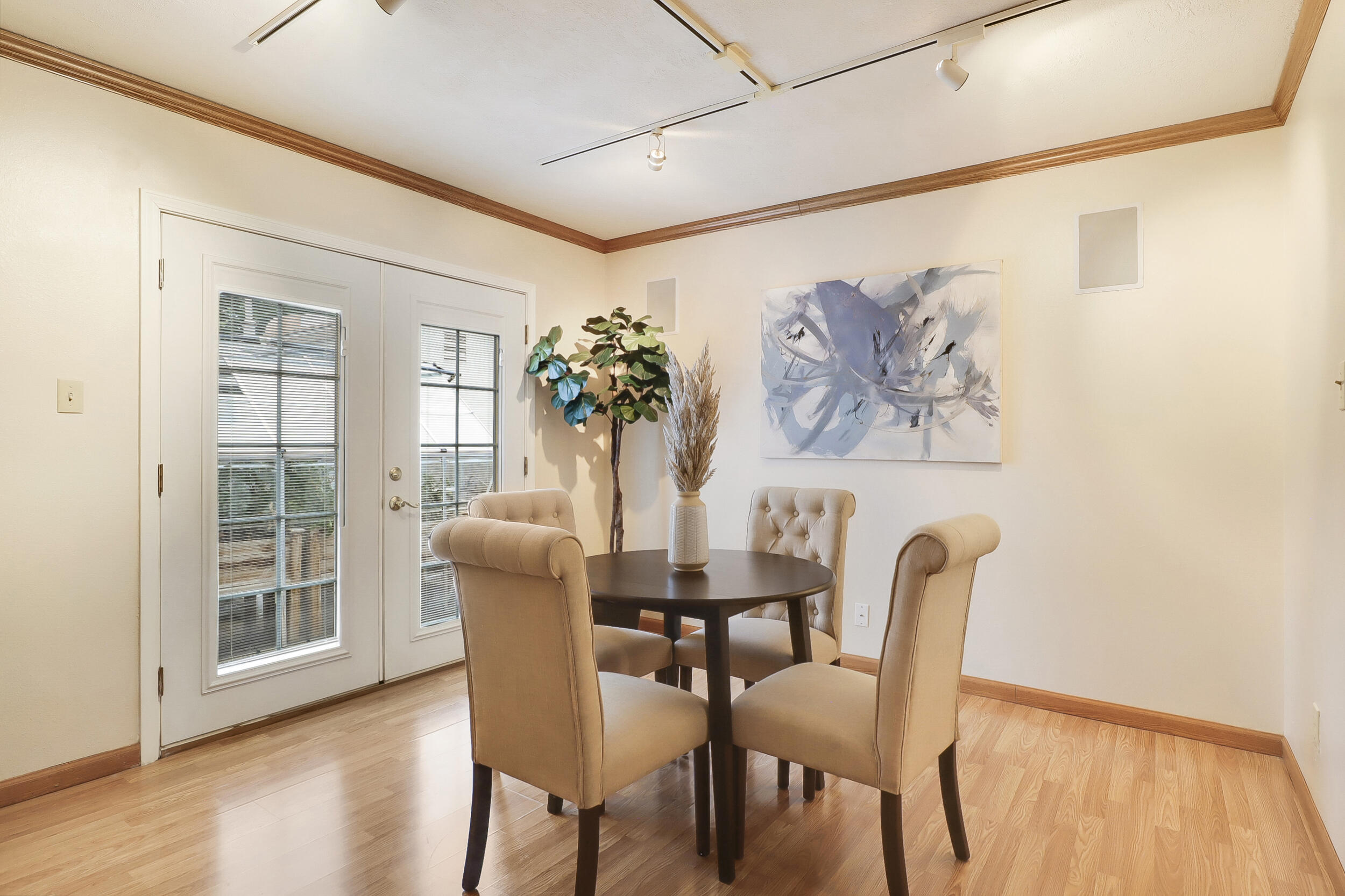 8137 OTERO Avenue NE