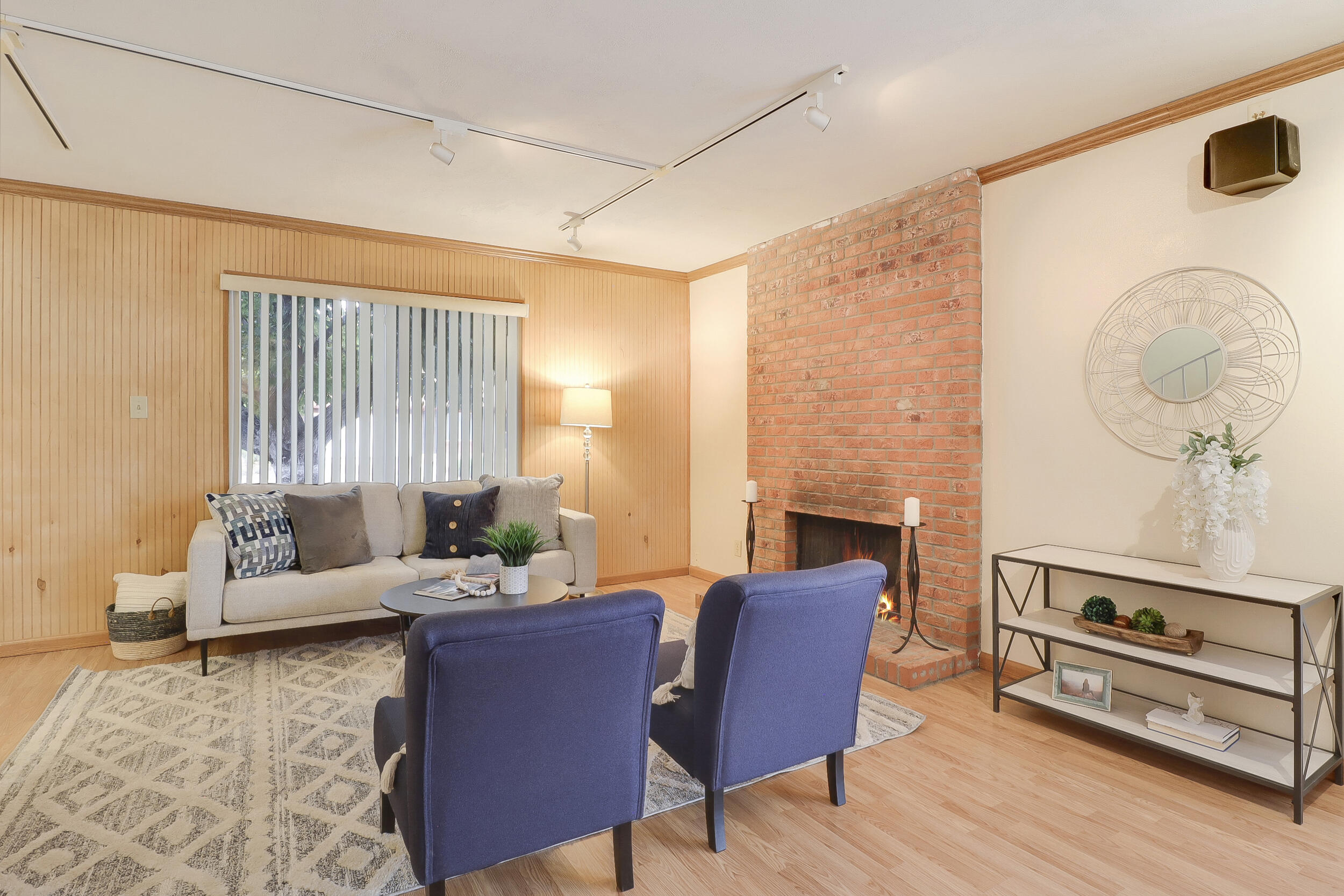 8137 OTERO Avenue NE