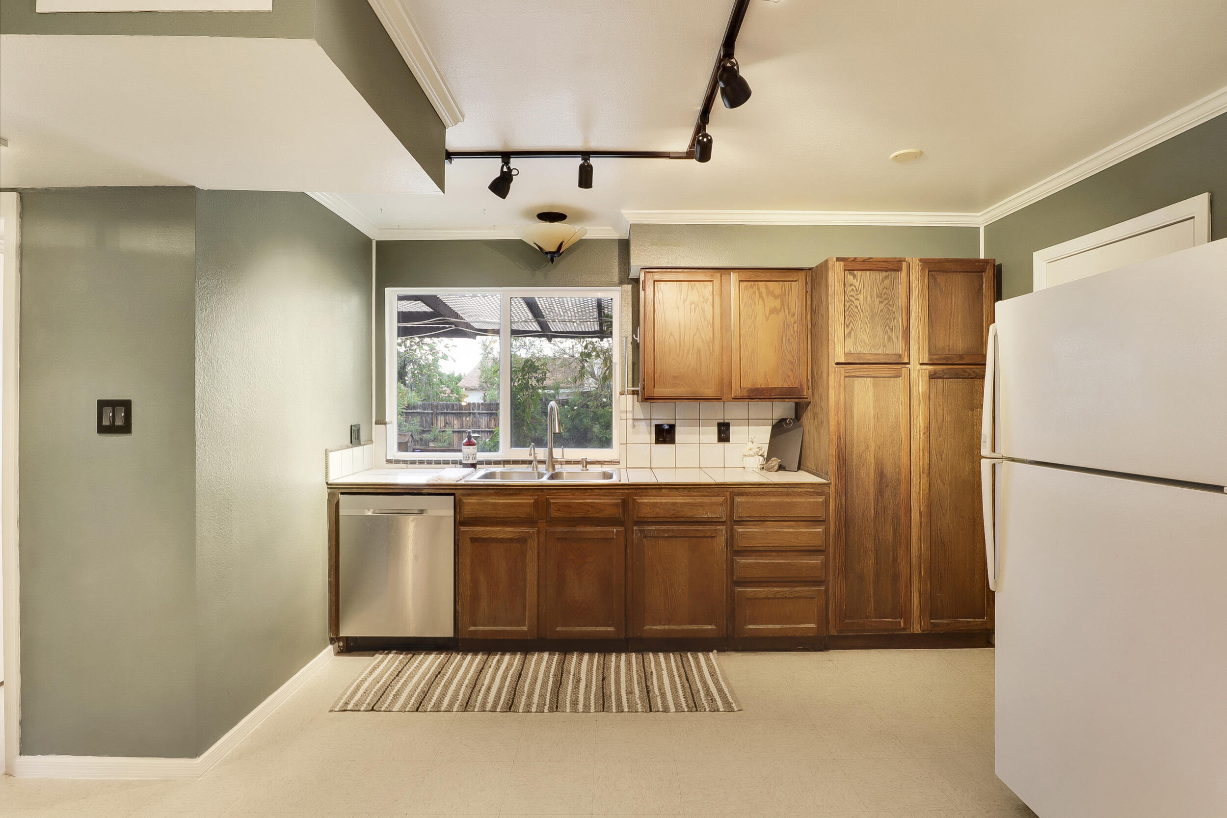 8137 OTERO Avenue NE