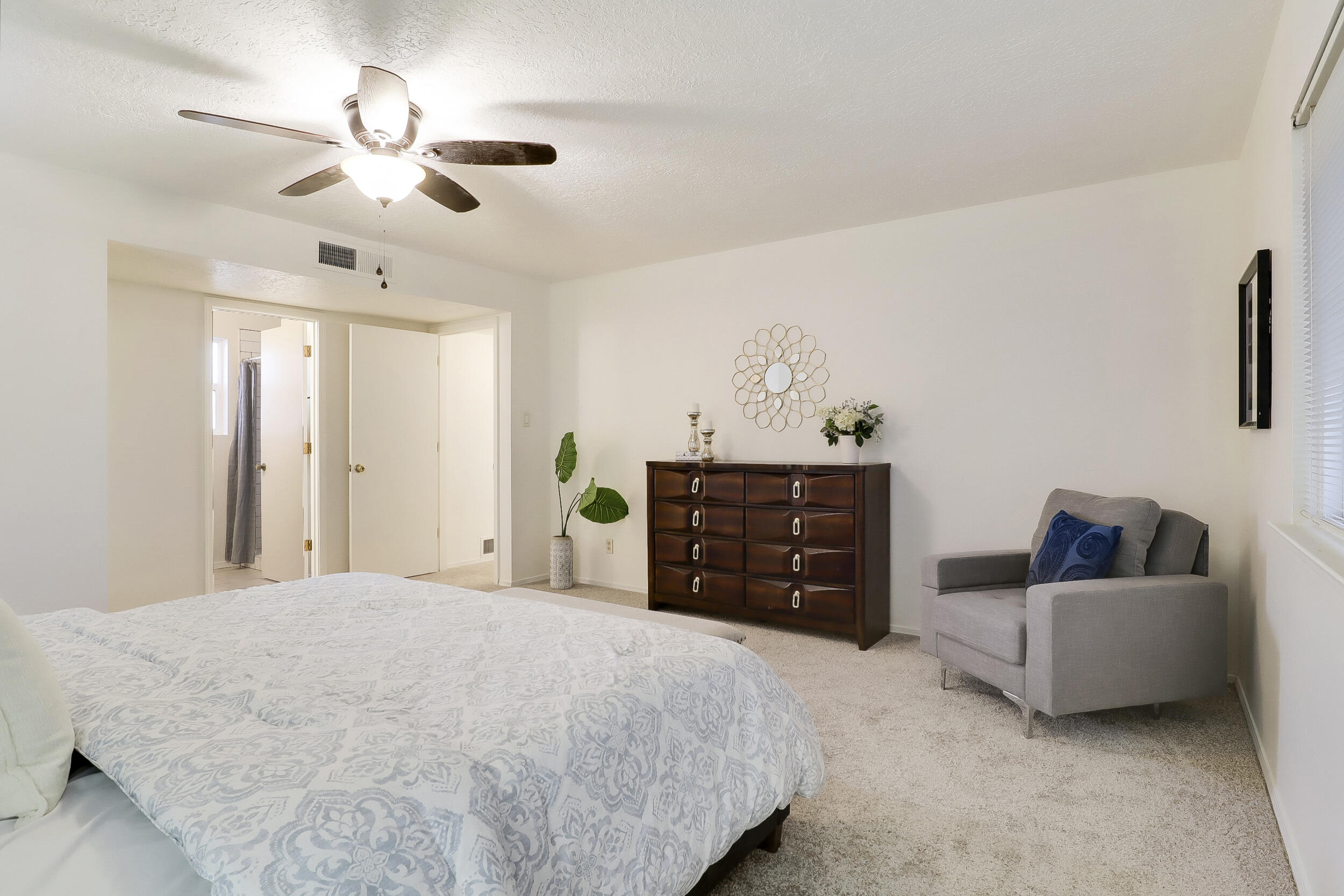 8137 OTERO Avenue NE