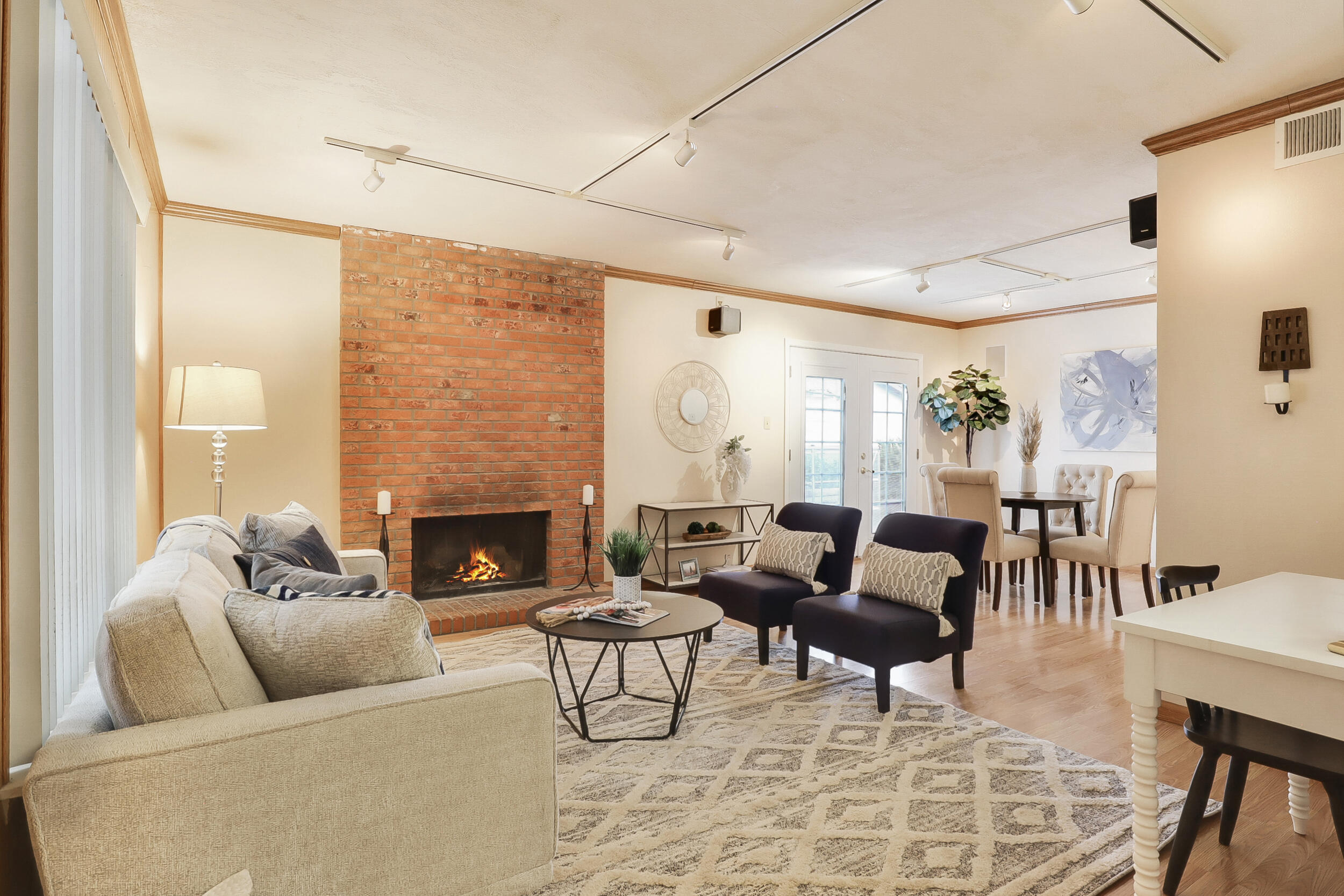 8137 OTERO Avenue NE