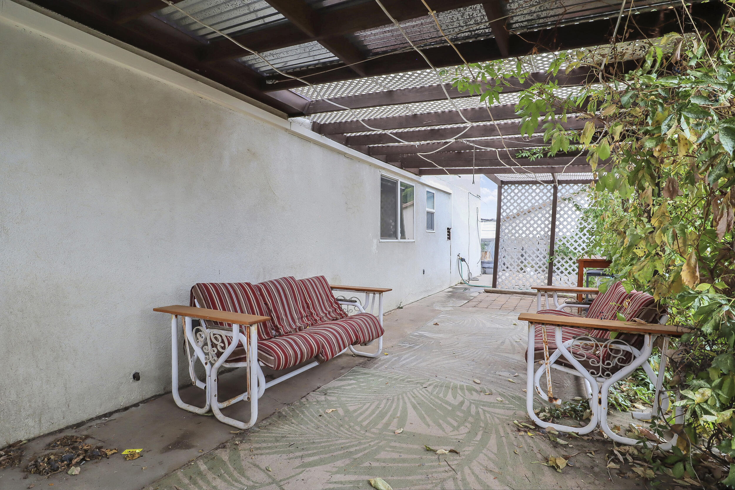 8137 OTERO Avenue NE