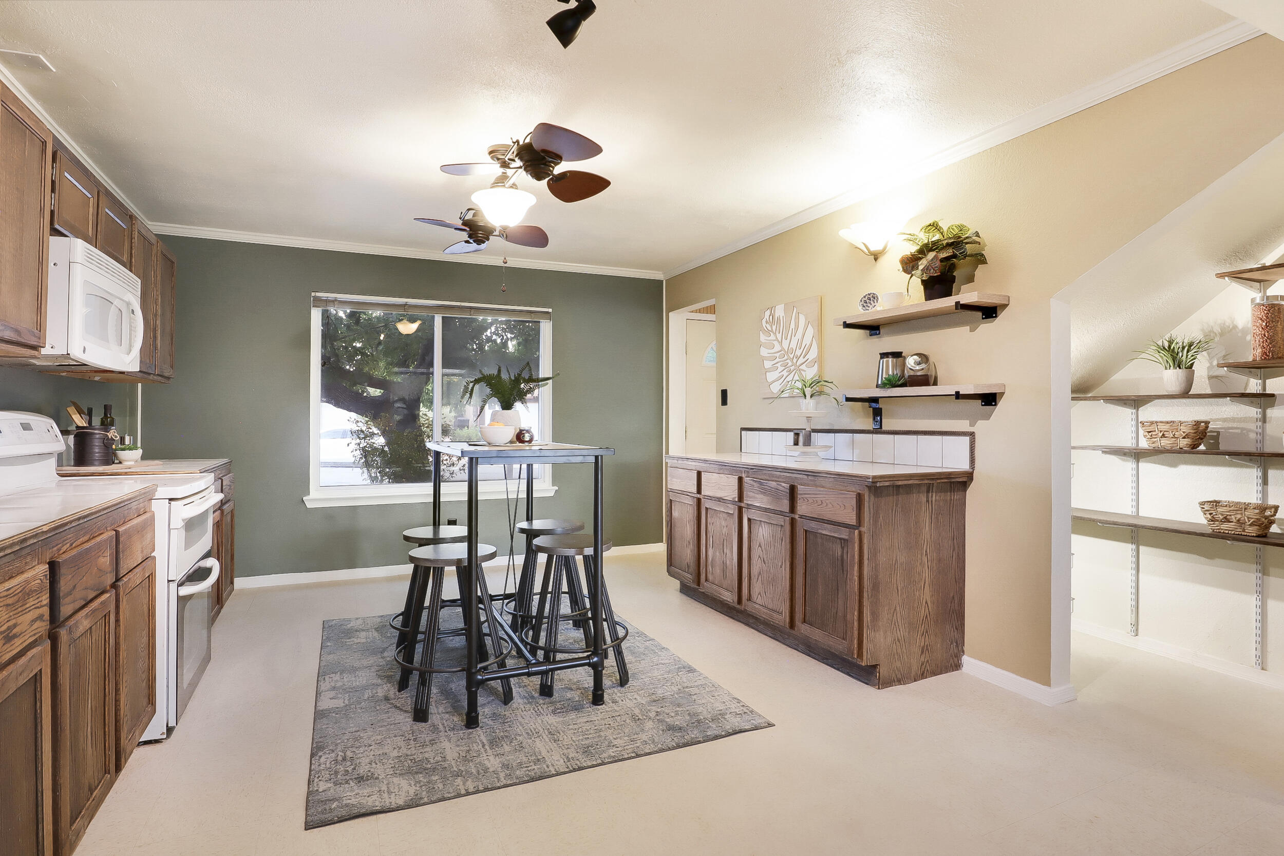 8137 OTERO Avenue NE