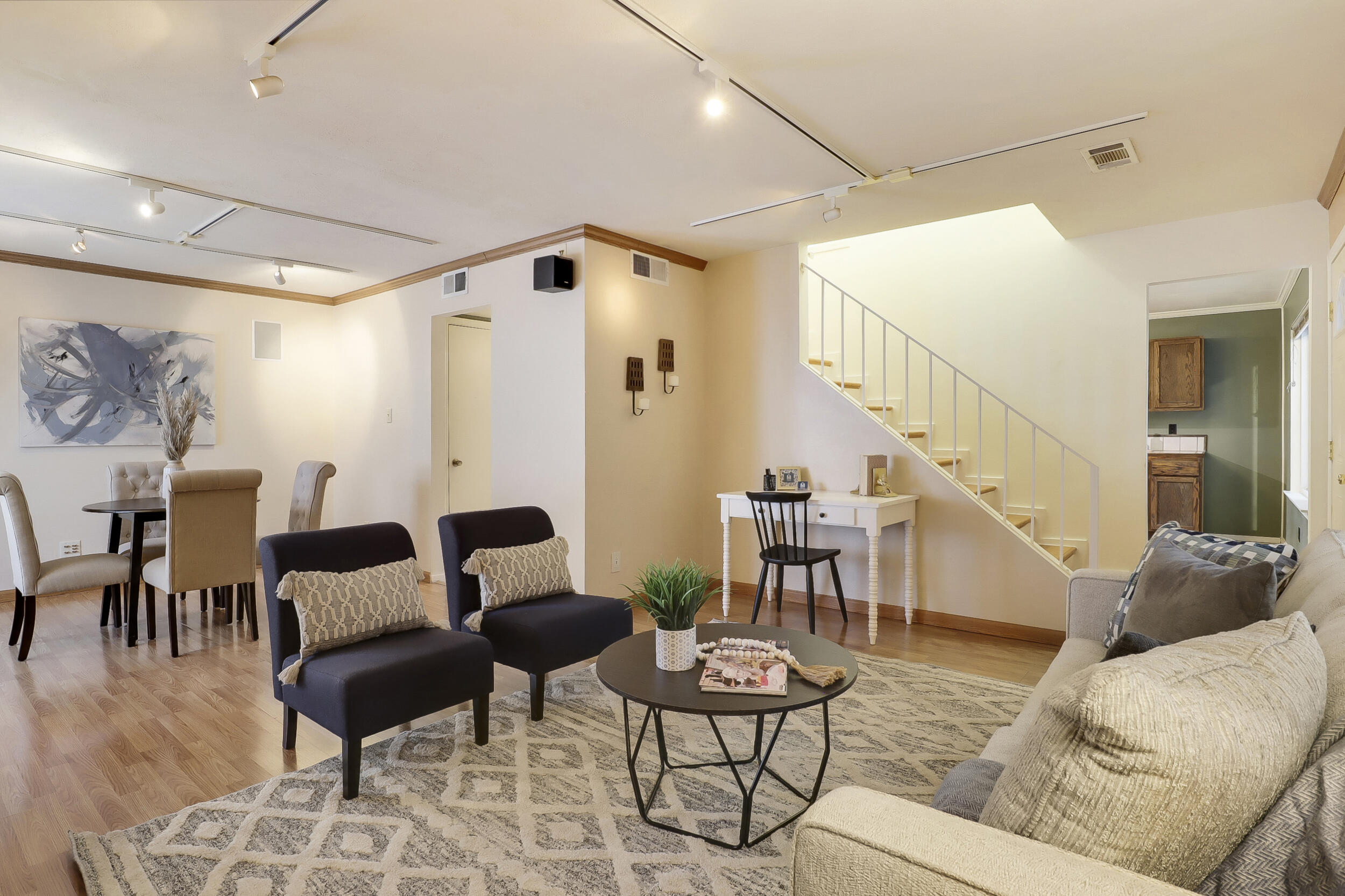 8137 OTERO Avenue NE