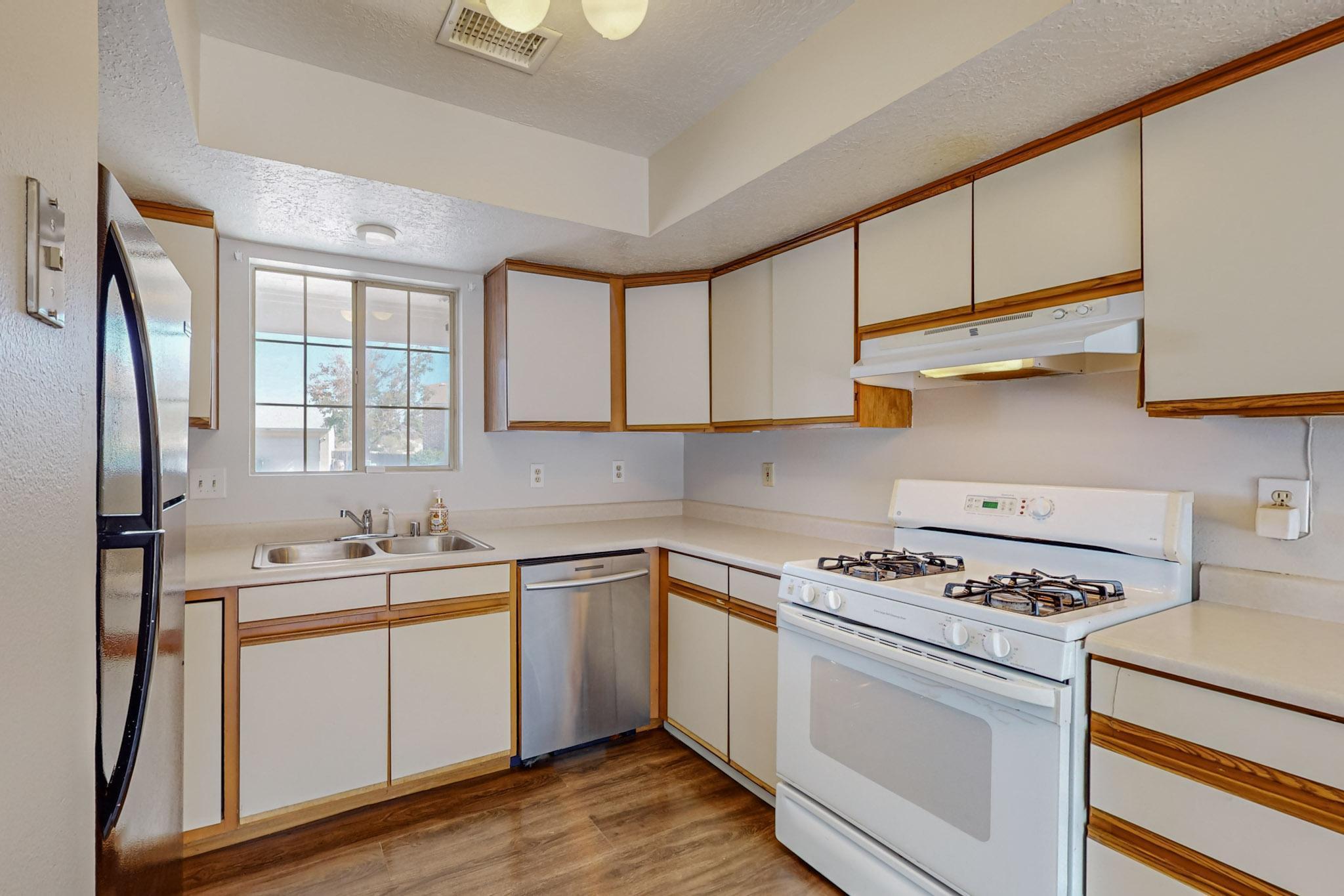 1661 TWINBERRY Drive NE