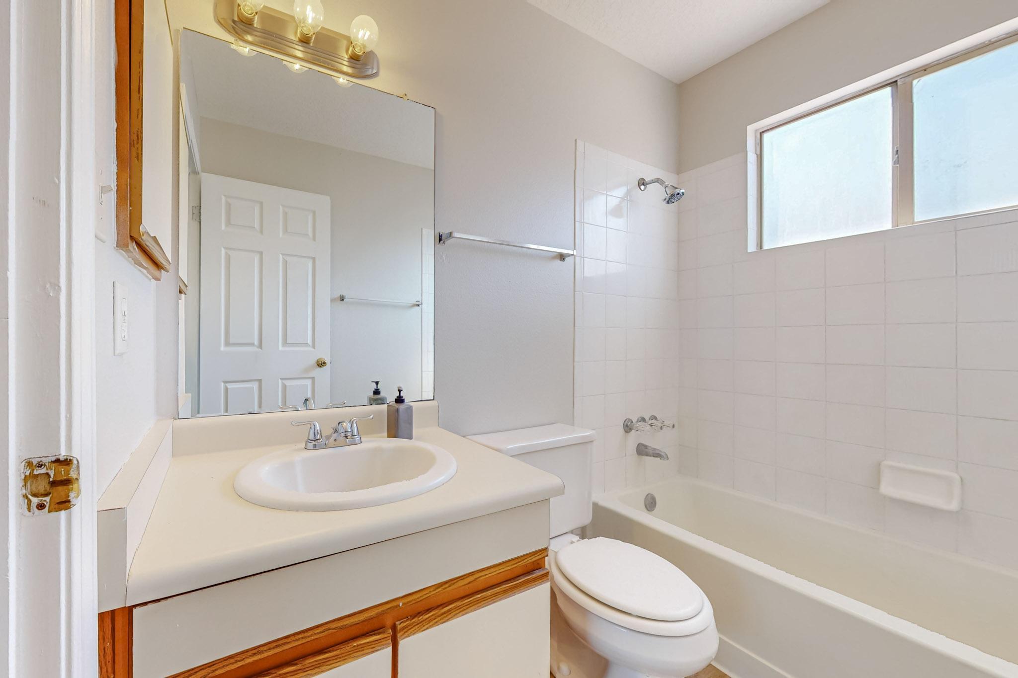 1661 TWINBERRY Drive NE