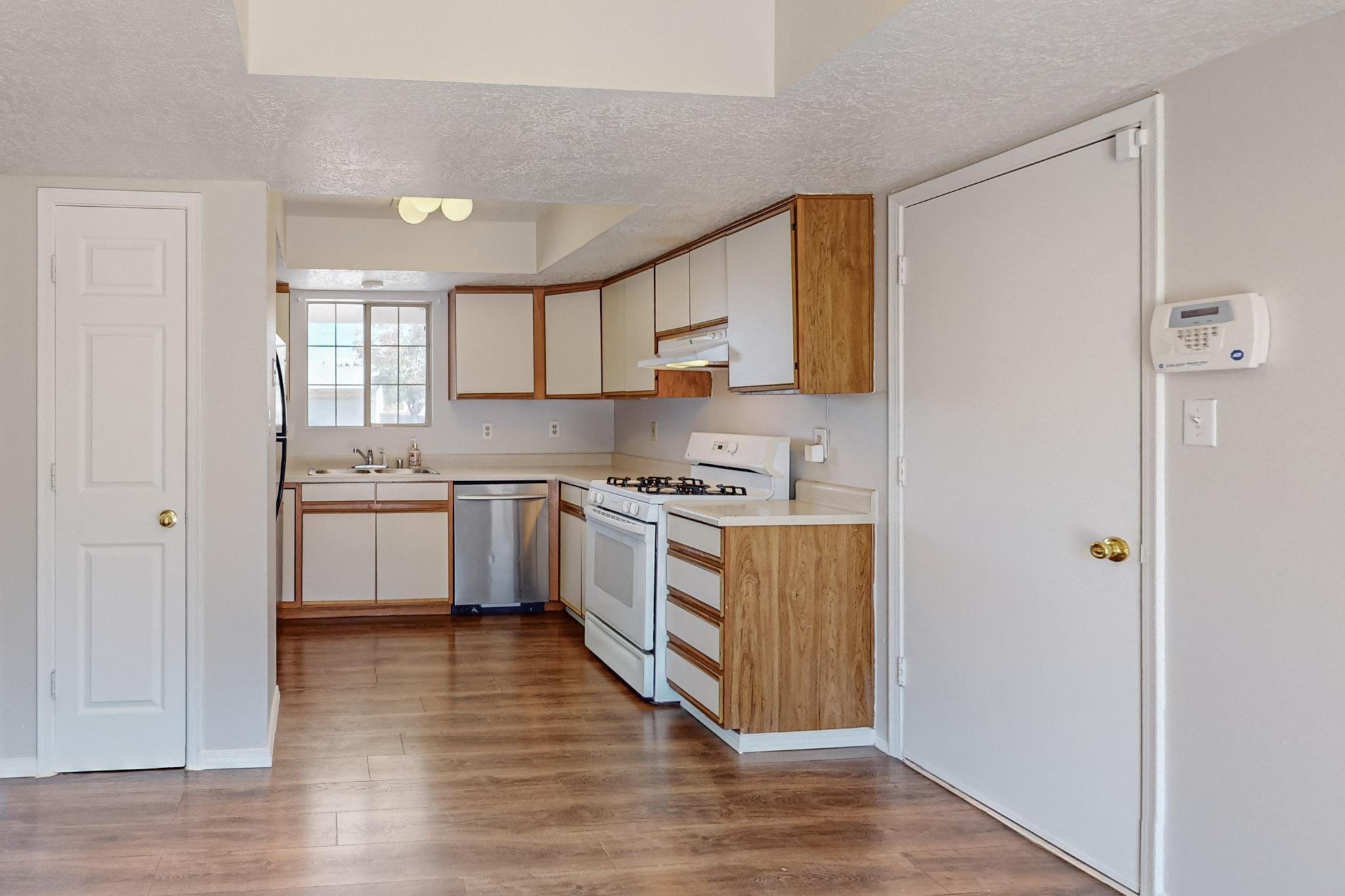 1661 TWINBERRY Drive NE