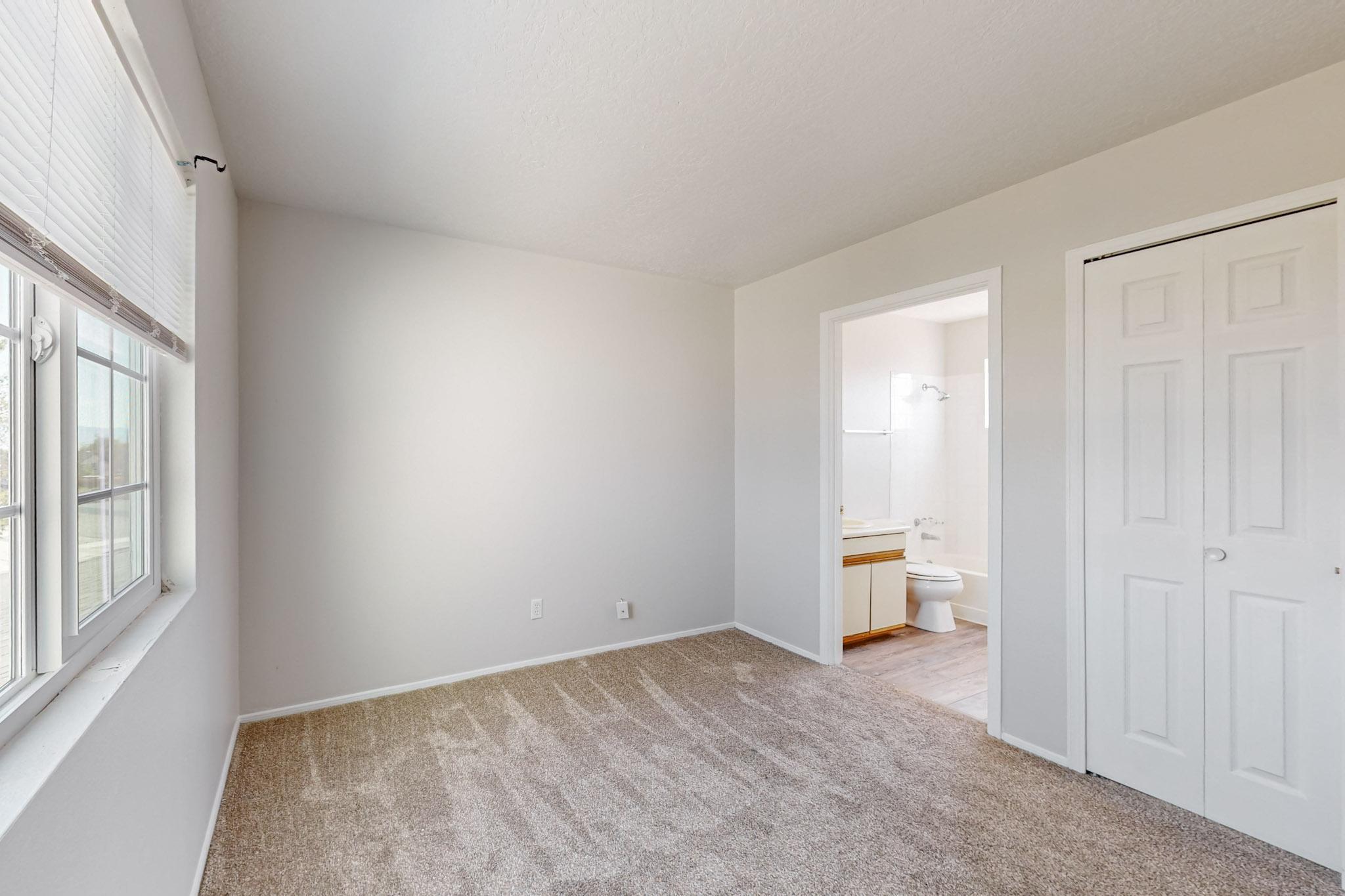 1661 TWINBERRY Drive NE