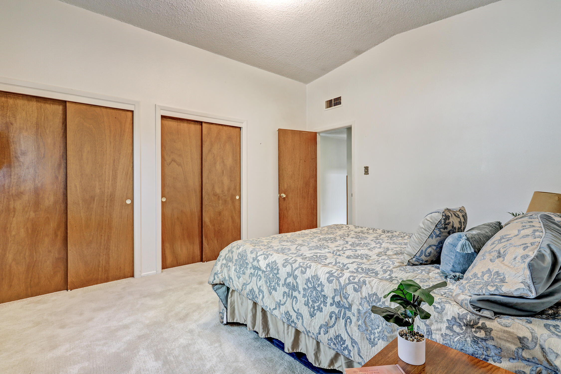 12409 REGENT Avenue NE