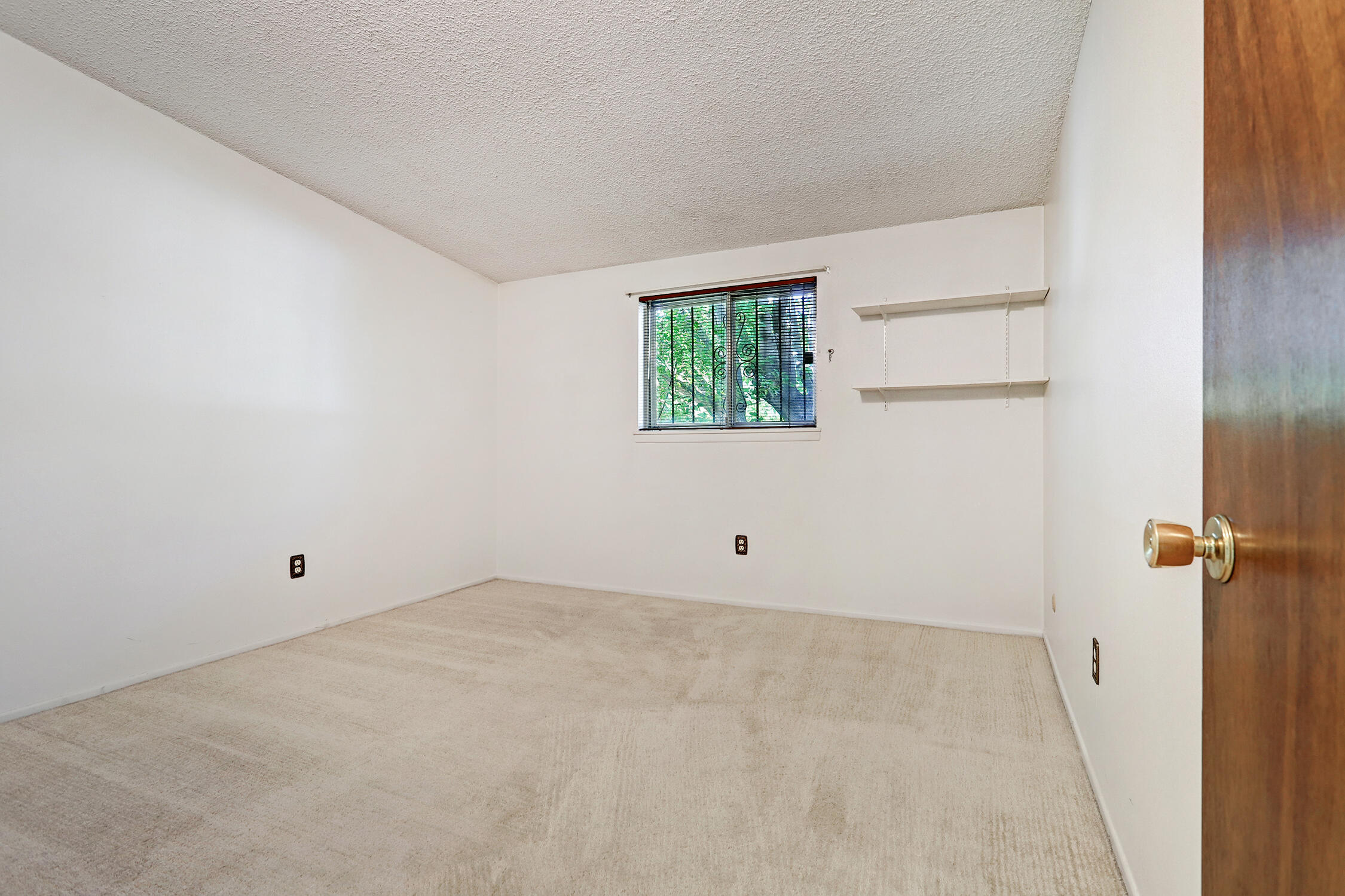 12409 REGENT Avenue NE