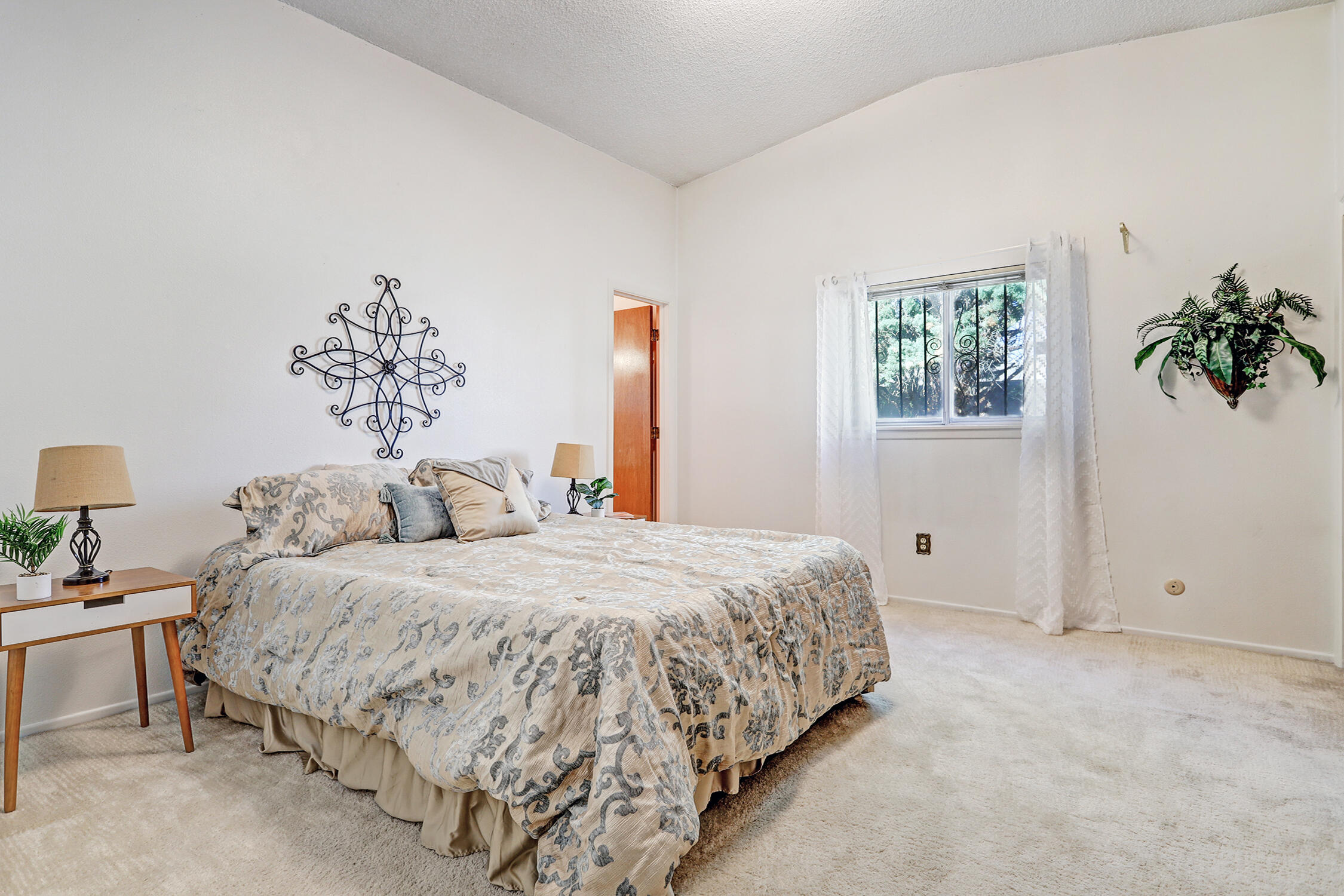 12409 REGENT Avenue NE