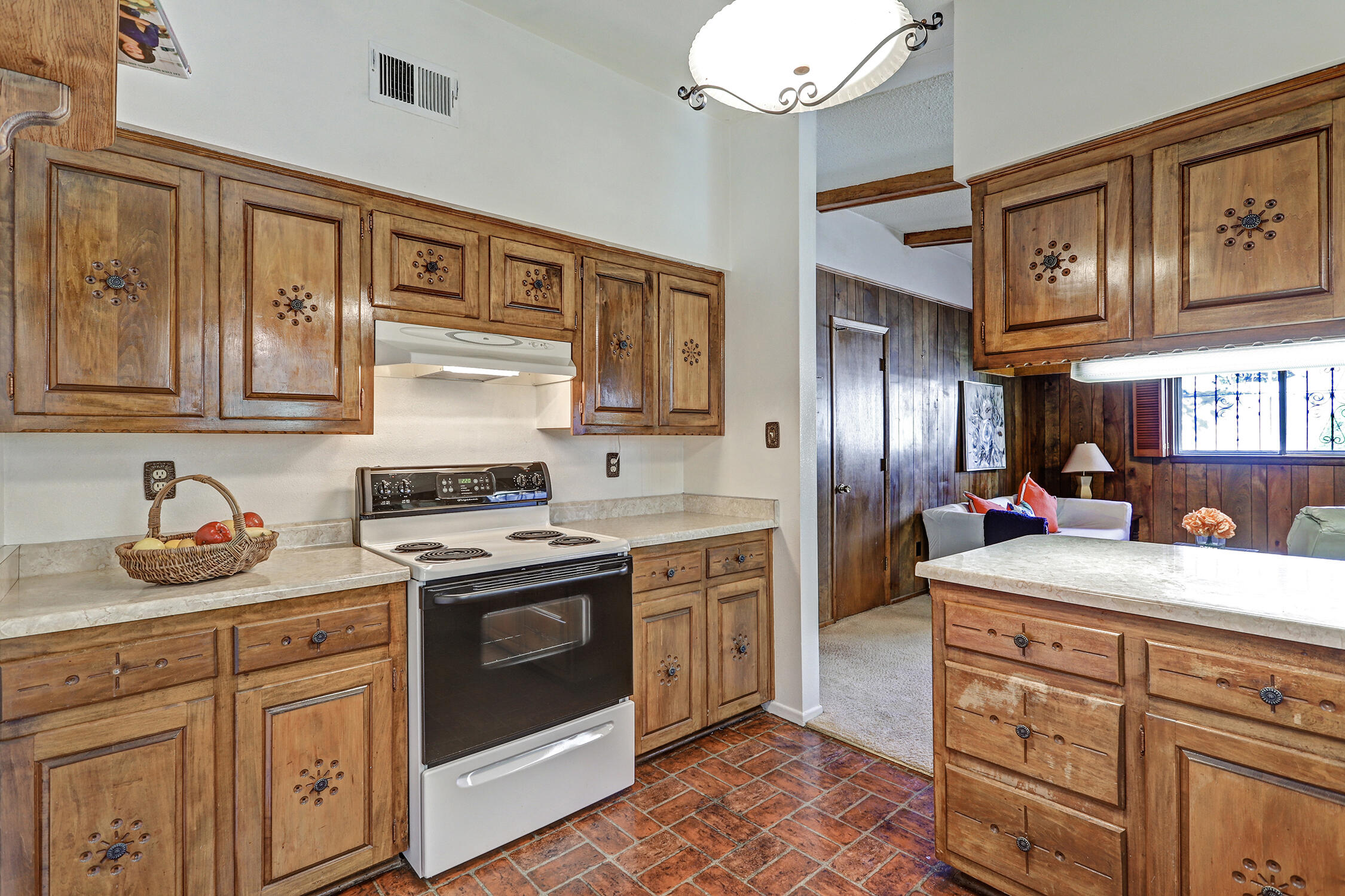 12409 REGENT Avenue NE