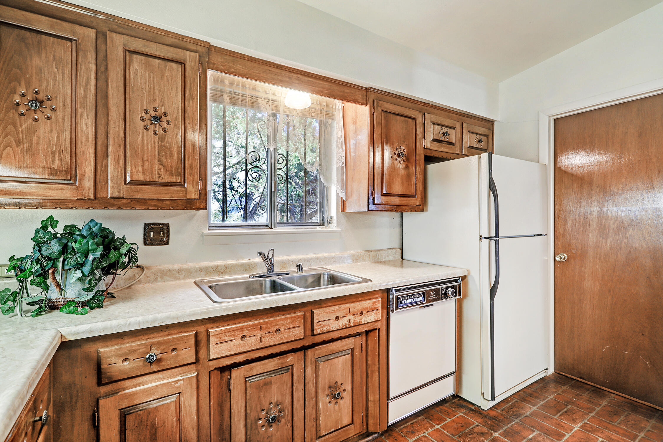 12409 REGENT Avenue NE