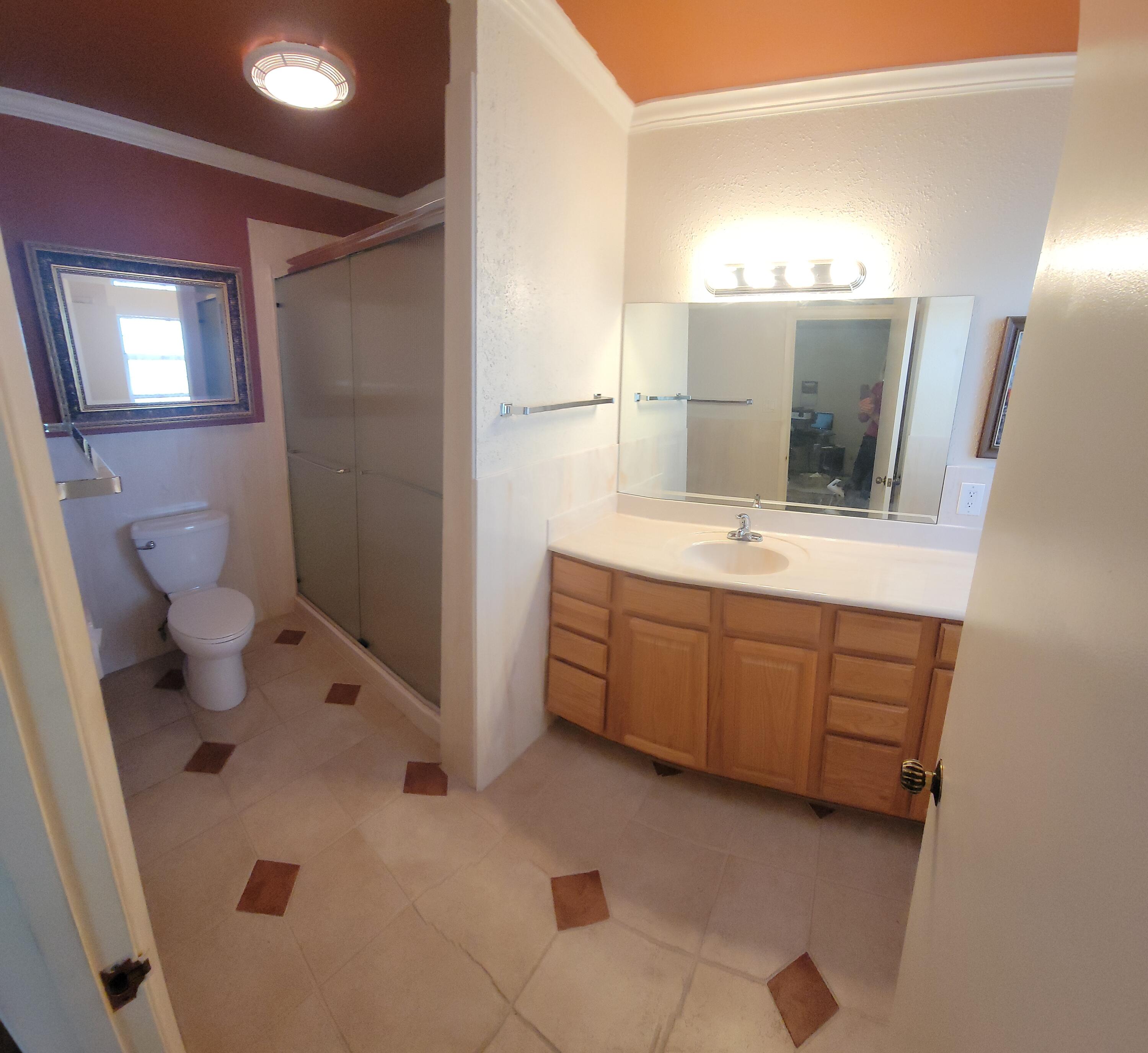 10000 COUNTRY CLUB Lane NW 1