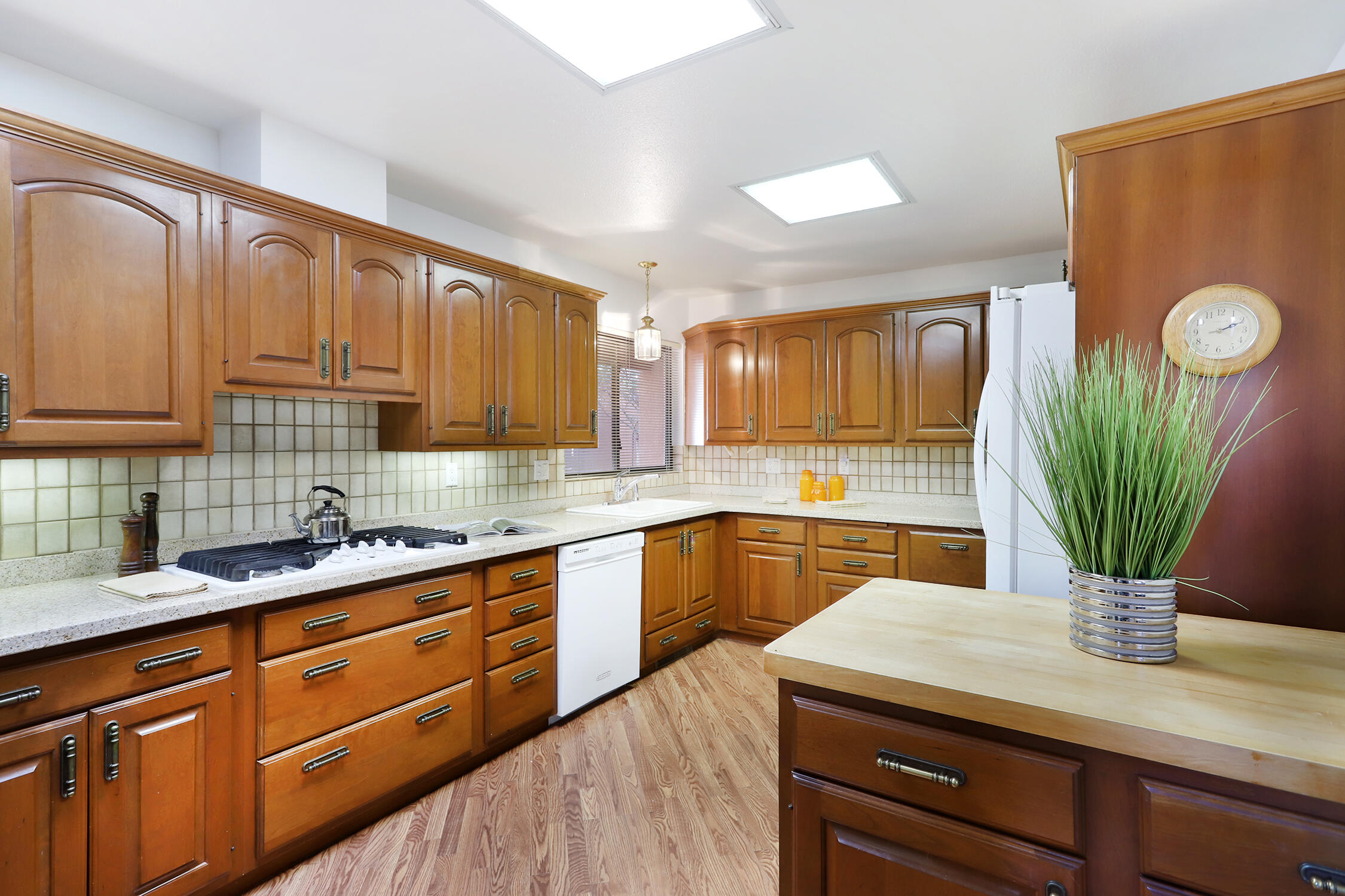 1021 WAGON TRAIN Drive SE