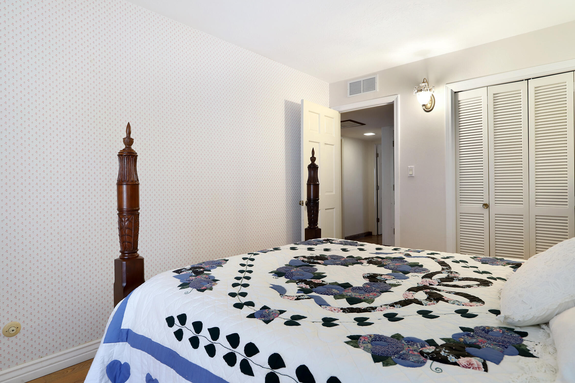 1021 WAGON TRAIN Drive SE