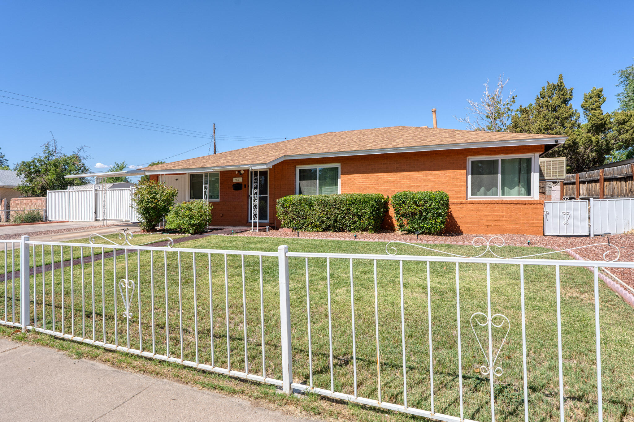 7611 APACHE Avenue NE