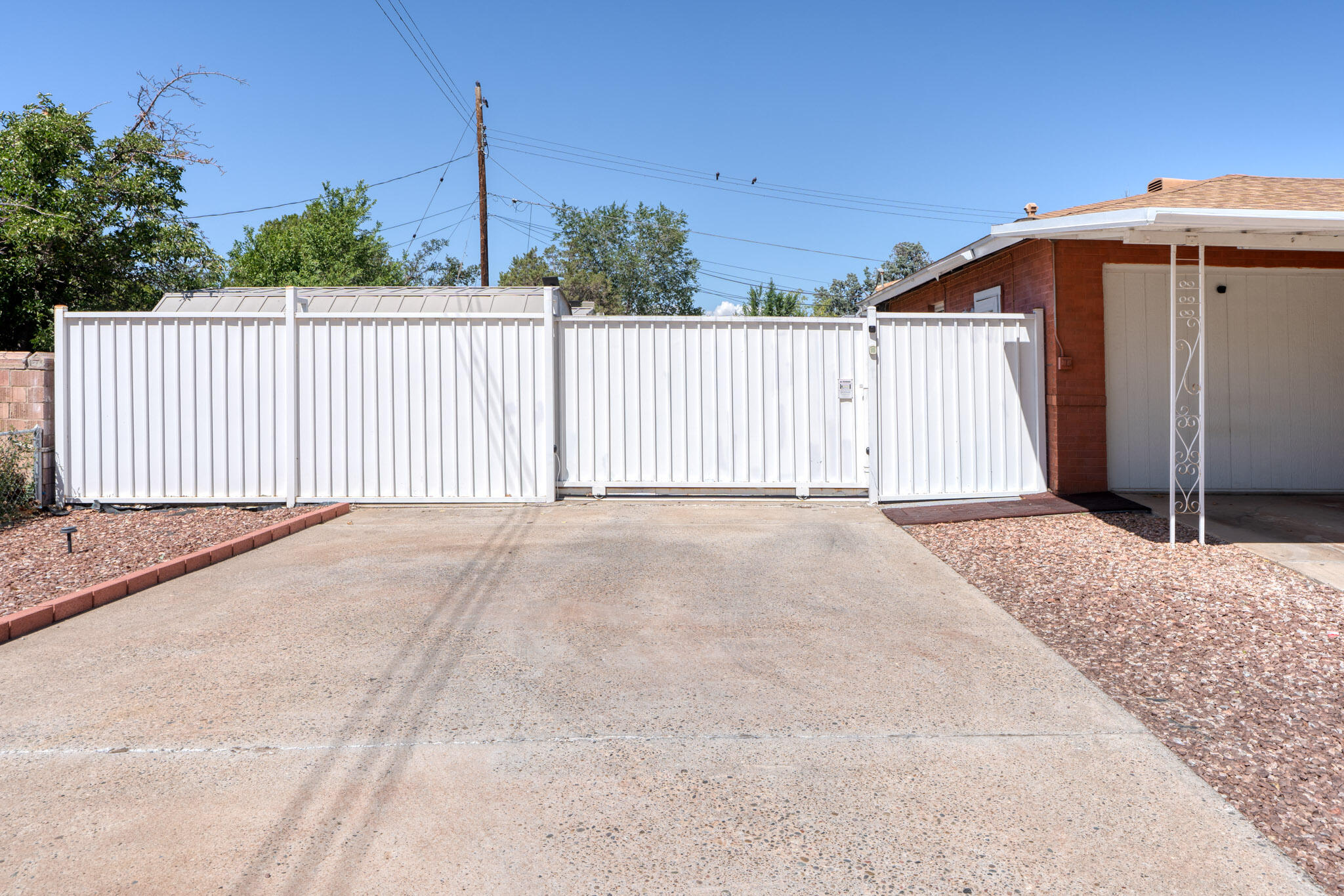 7611 APACHE Avenue NE