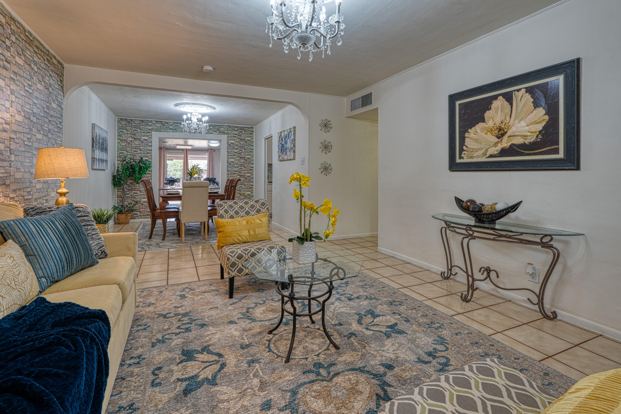 7611 APACHE Avenue NE