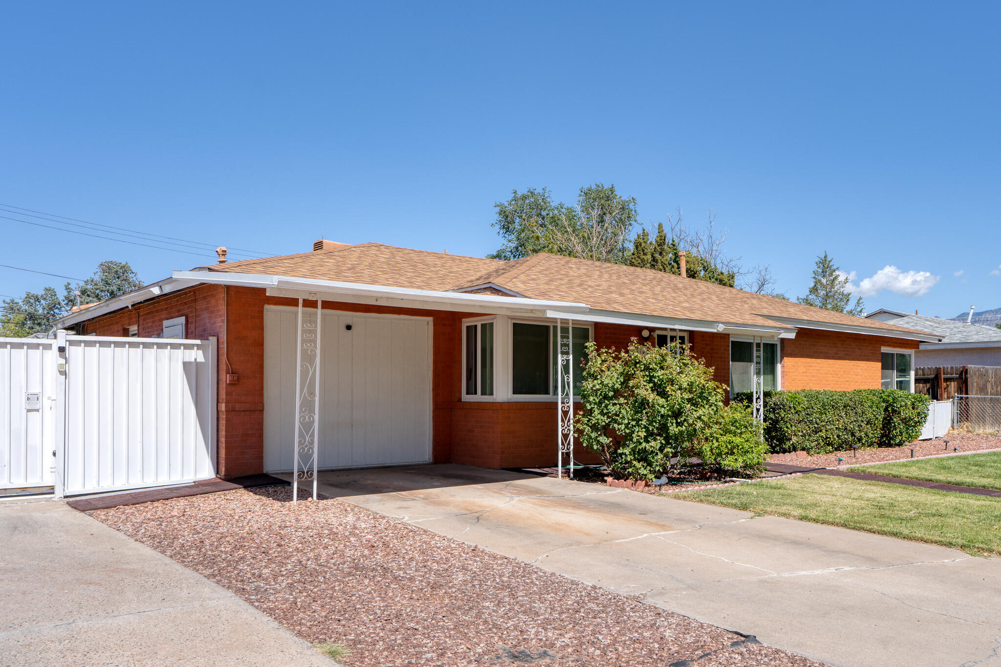 7611 APACHE Avenue NE