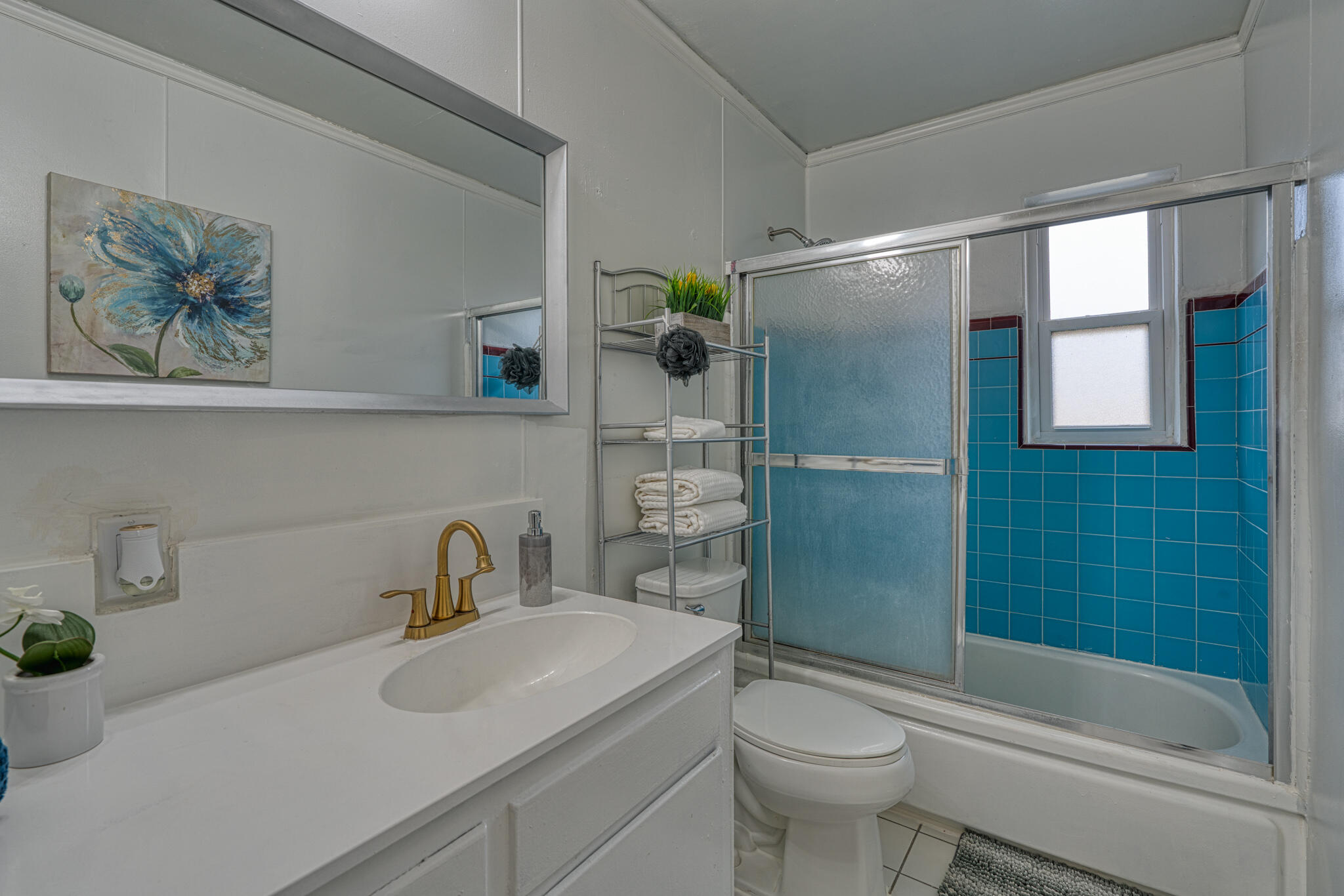 7611 APACHE Avenue NE