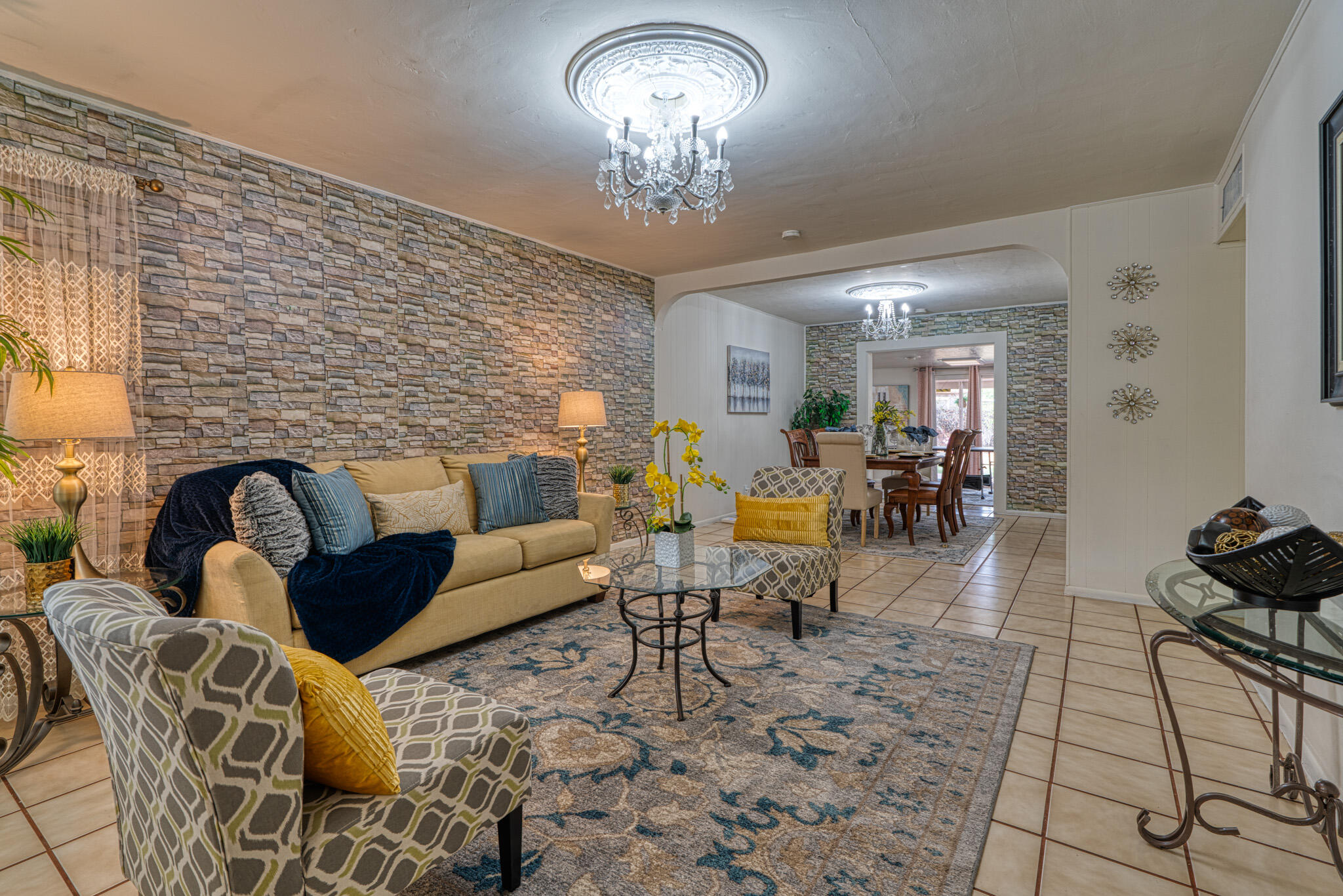 7611 APACHE Avenue NE