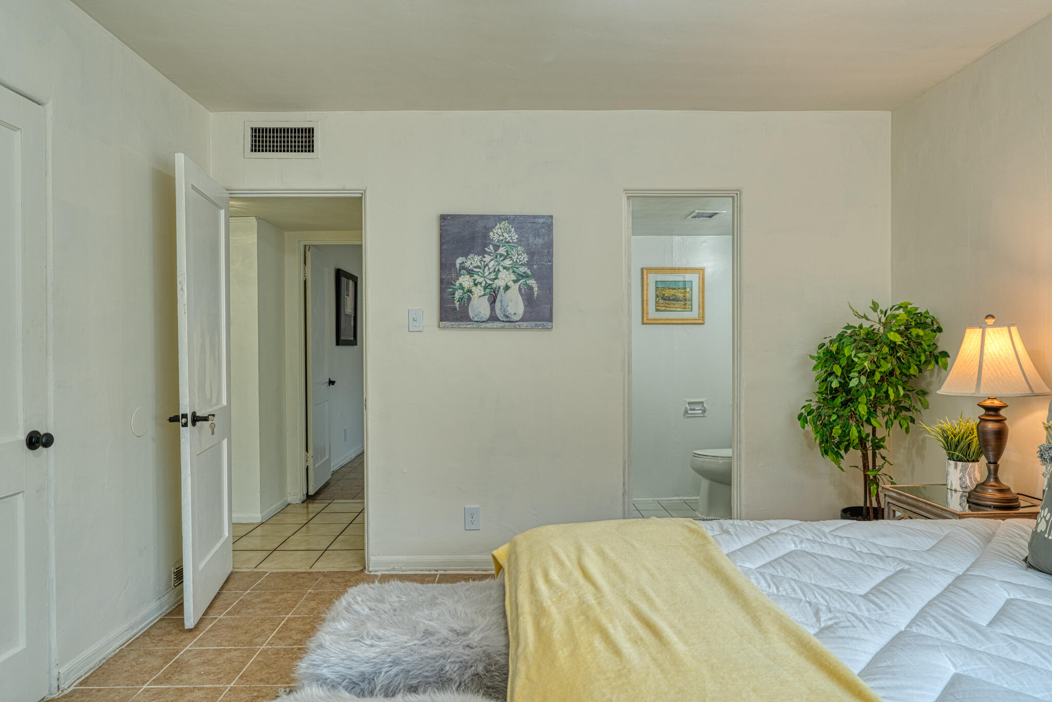 7611 APACHE Avenue NE