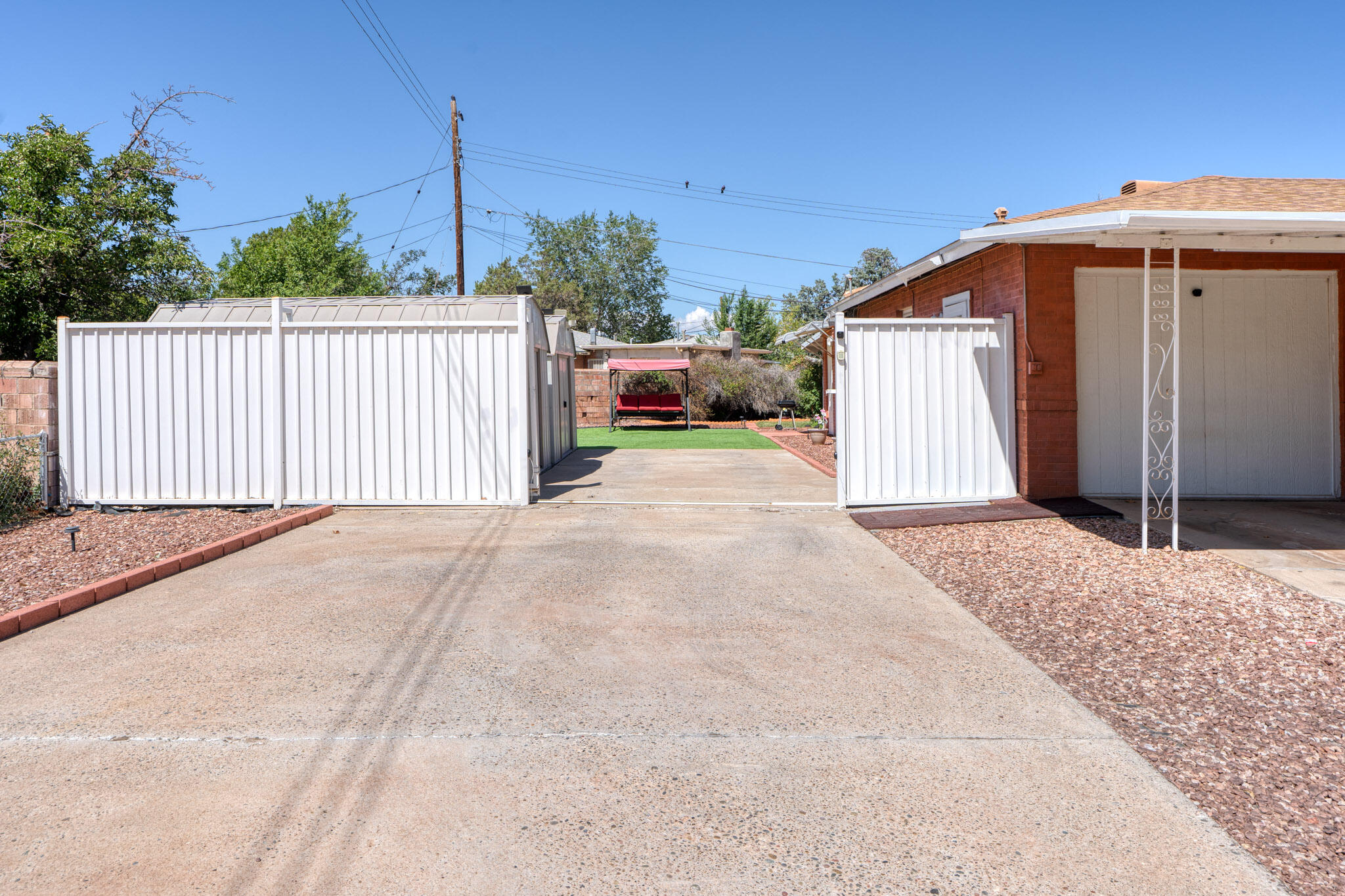 7611 APACHE Avenue NE