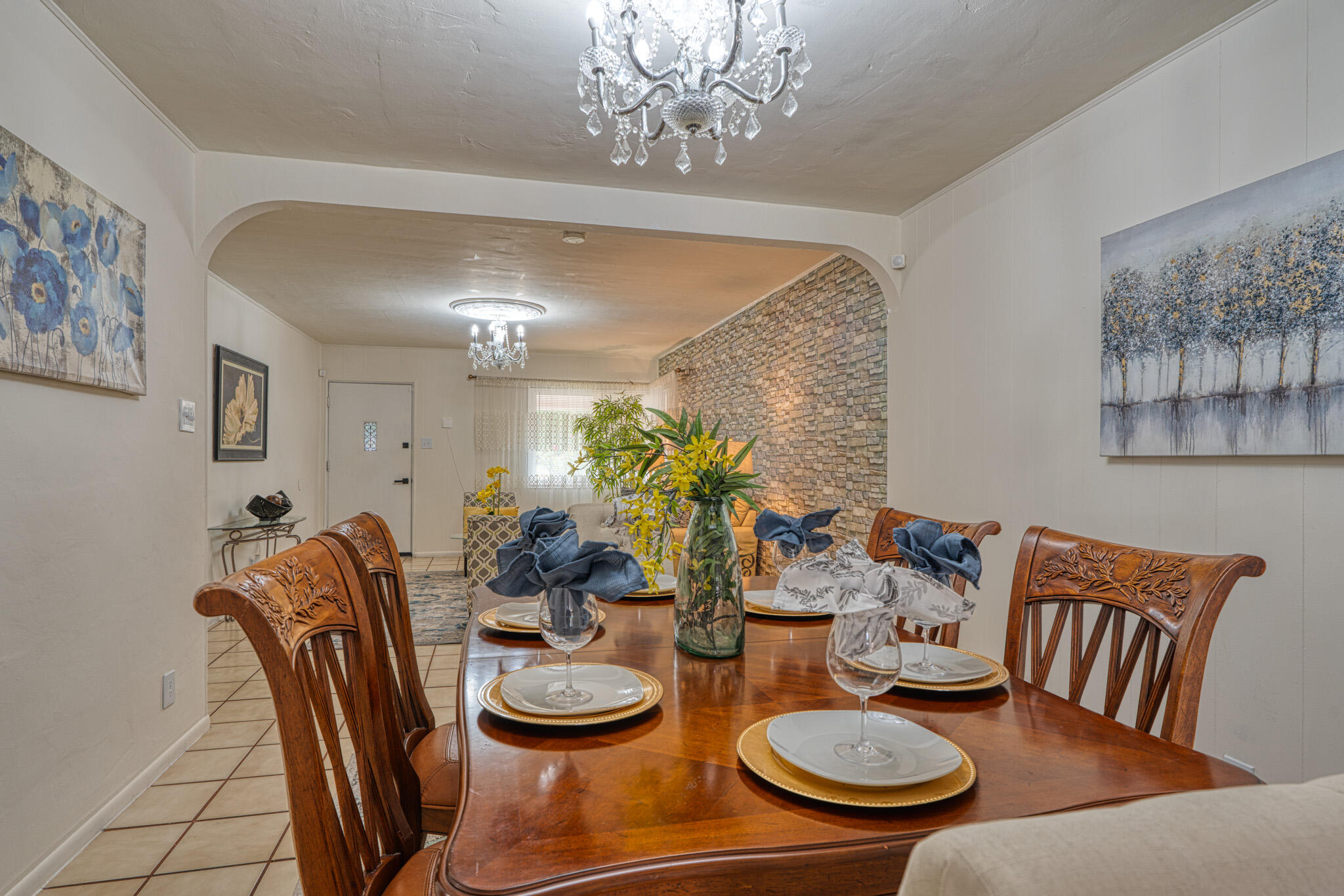 7611 APACHE Avenue NE