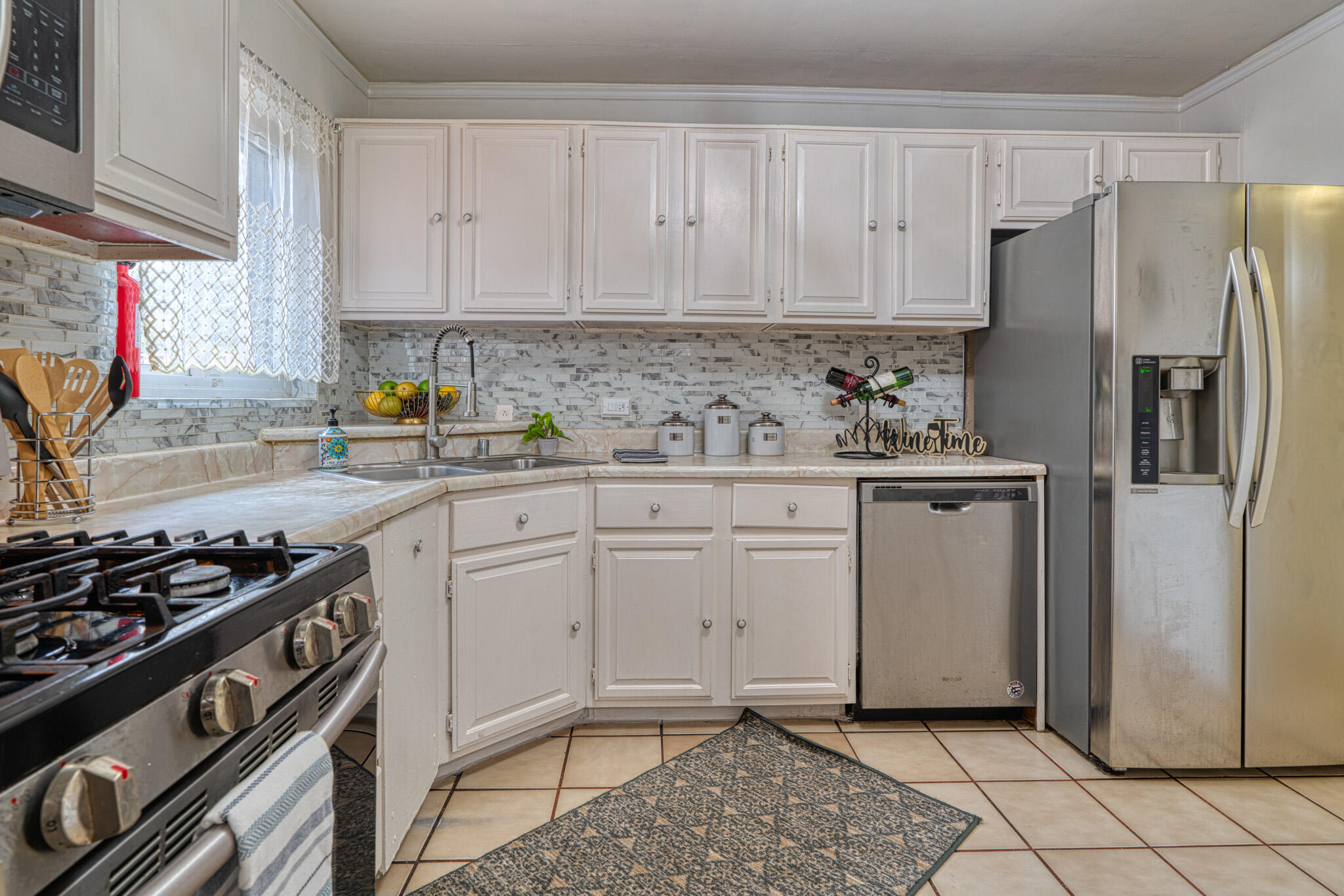 7611 APACHE Avenue NE