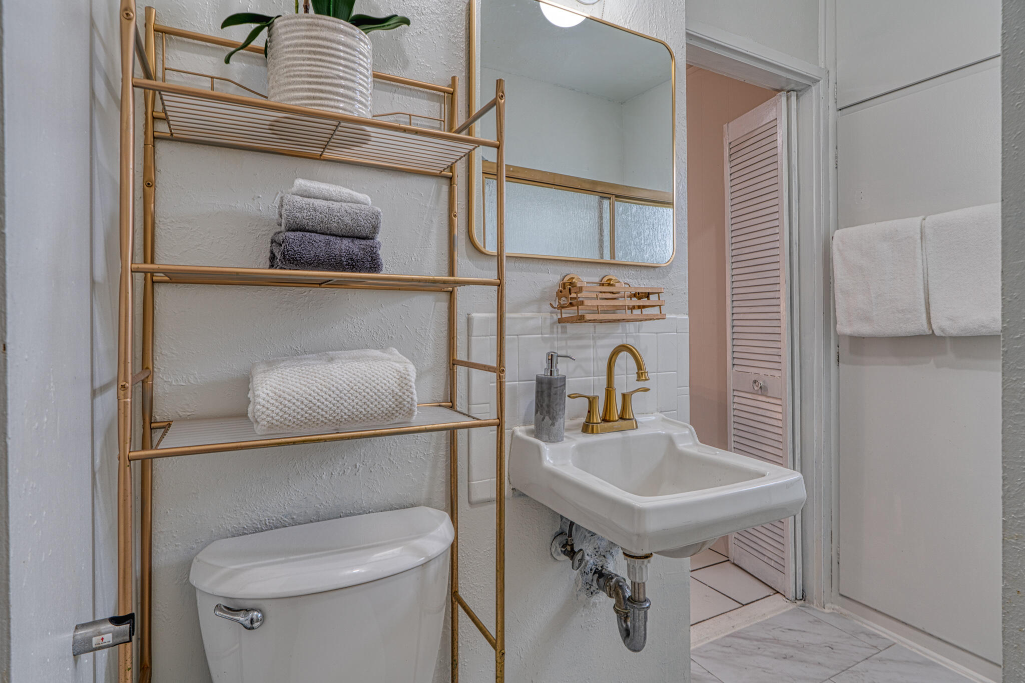 7611 APACHE Avenue NE