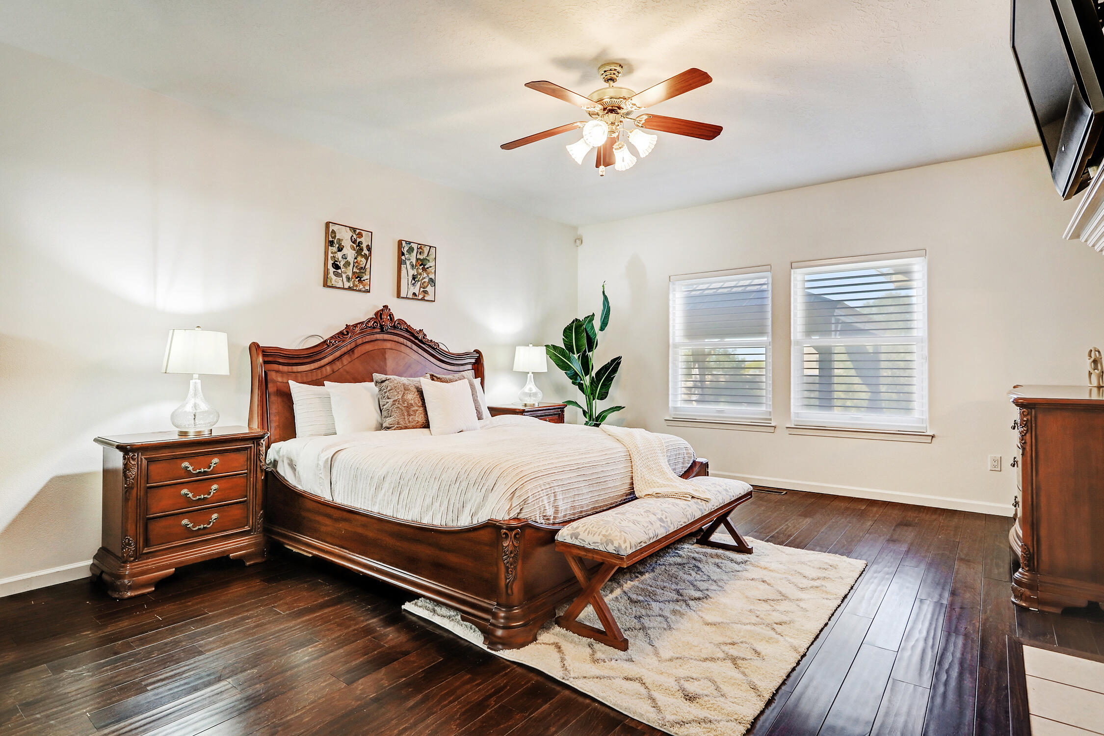 7135 Marseille Place NE