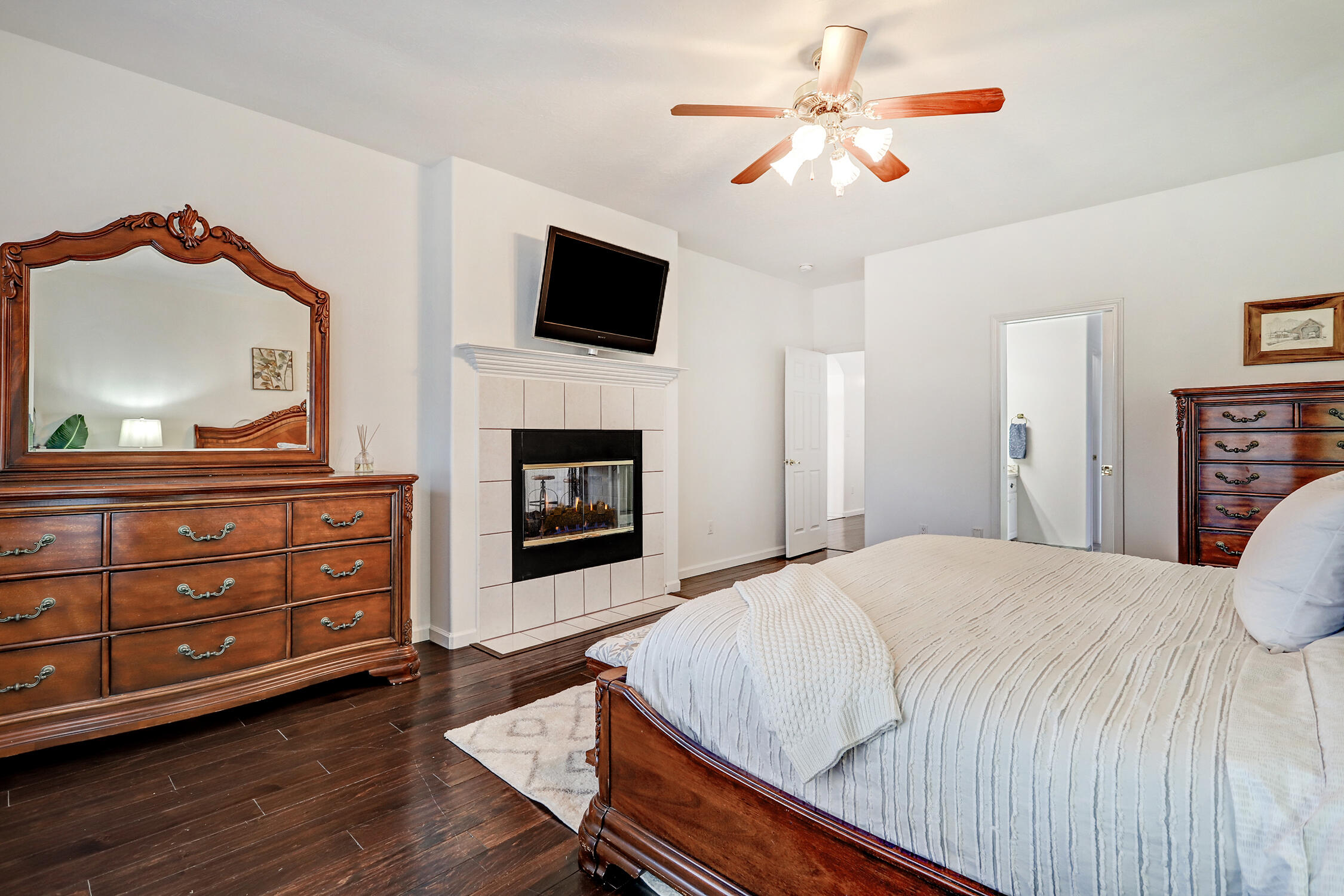 7135 Marseille Place NE