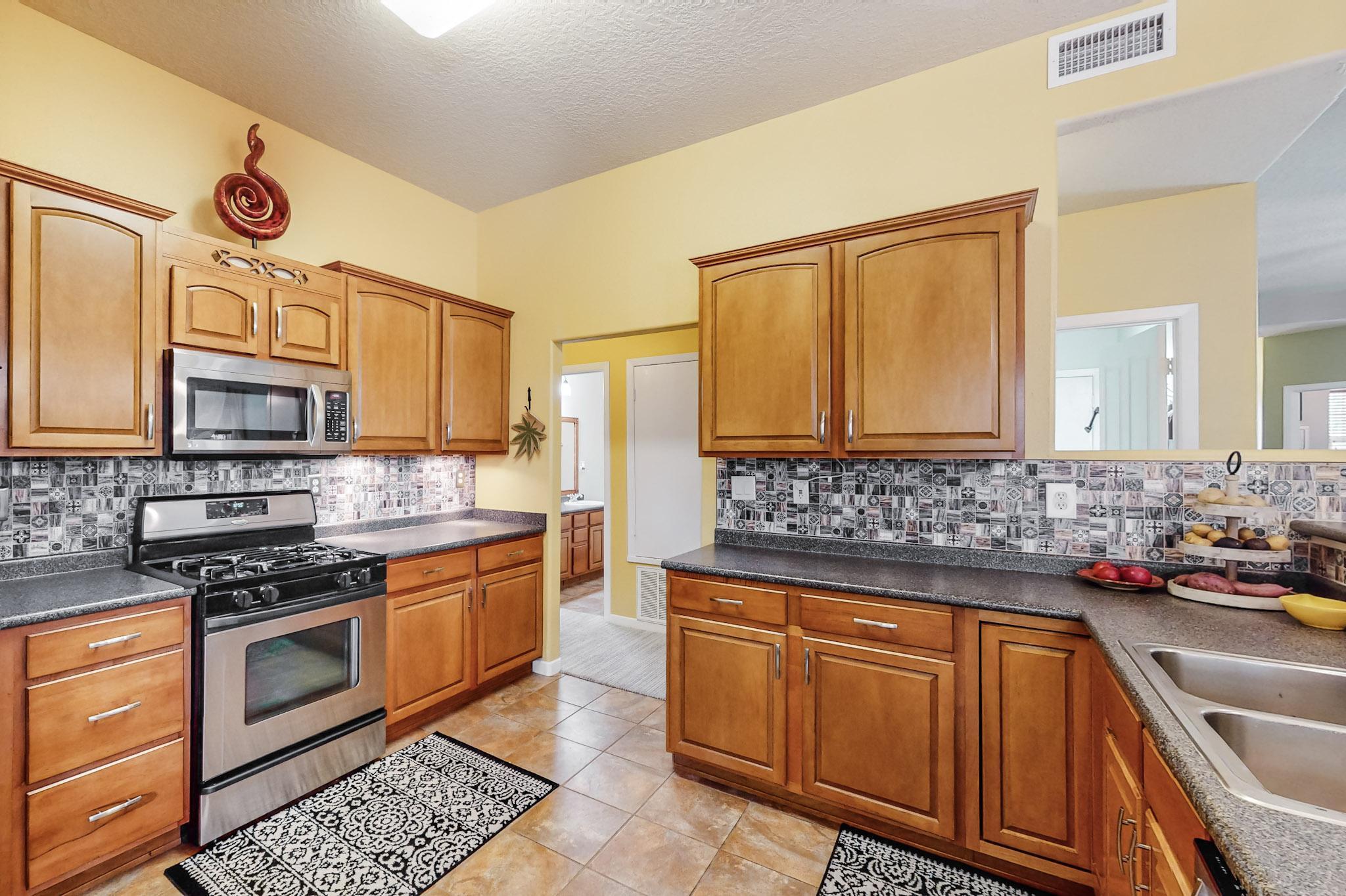 1333 REYNOSA Loop SE