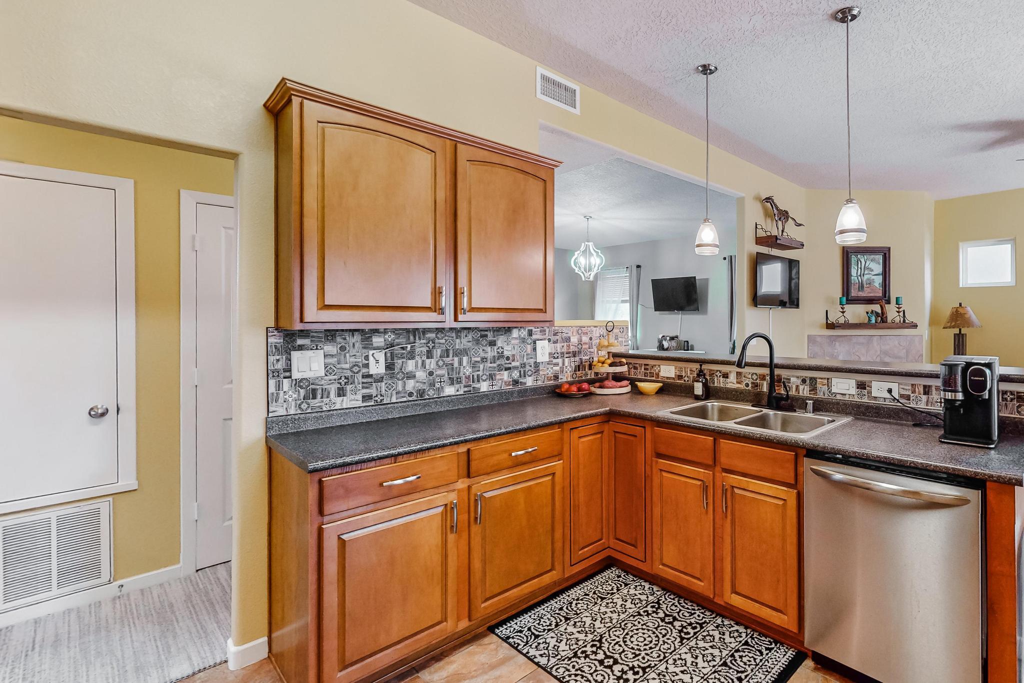 1333 REYNOSA Loop SE