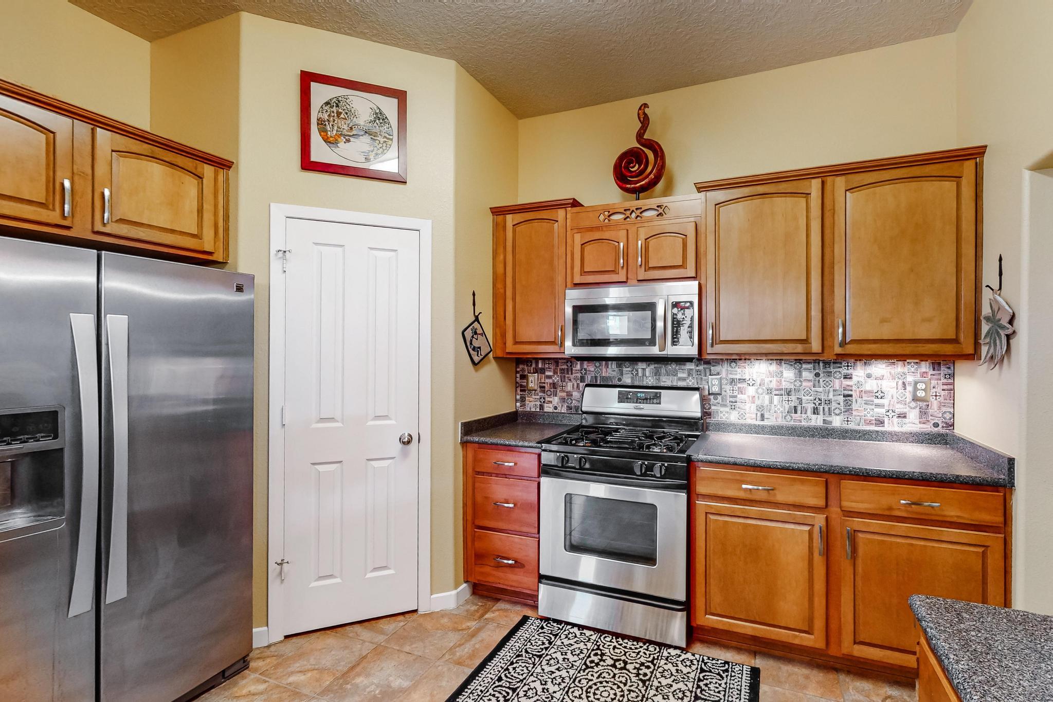 1333 REYNOSA Loop SE