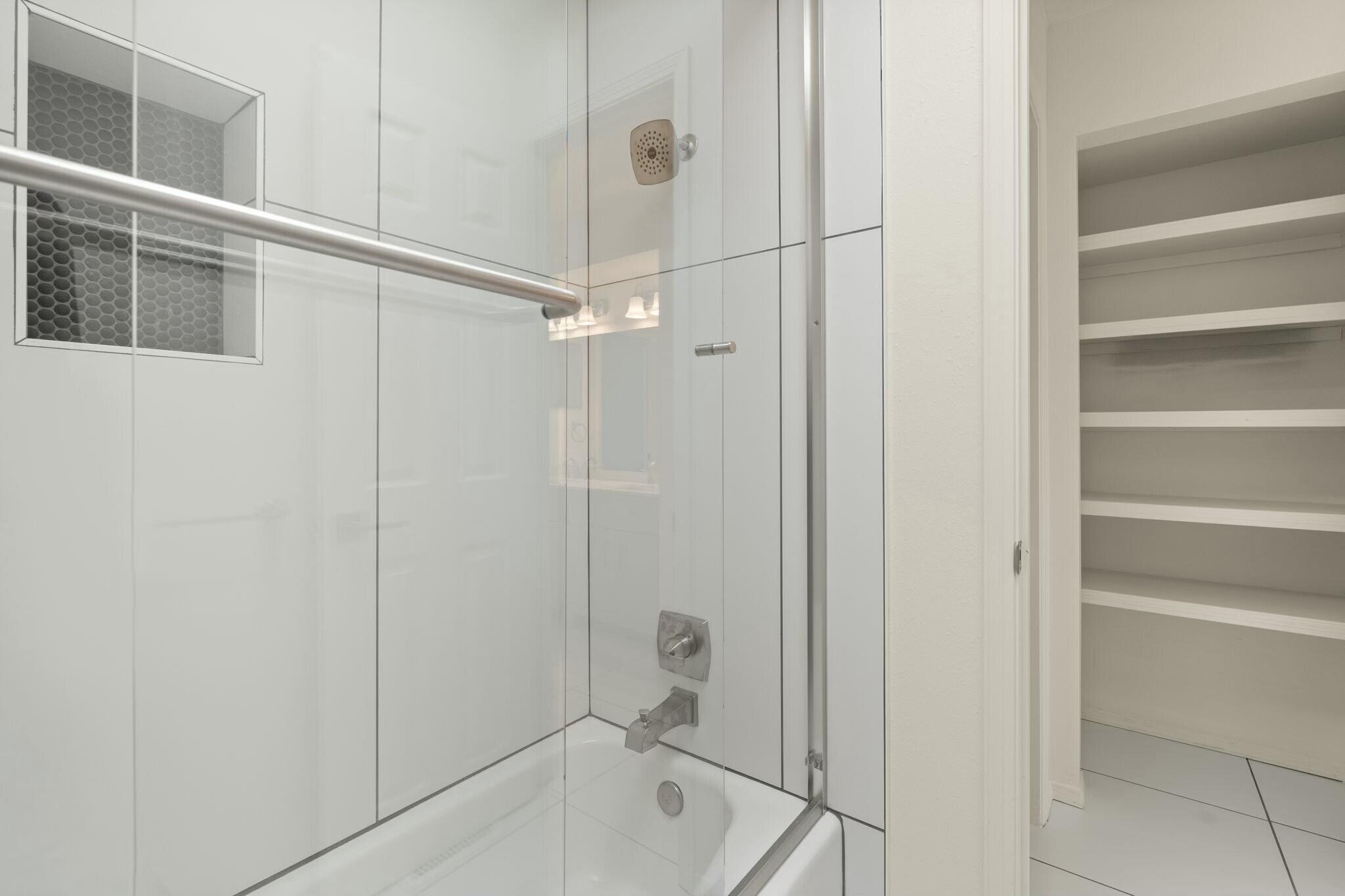 608 EASTLAKE Drive SE