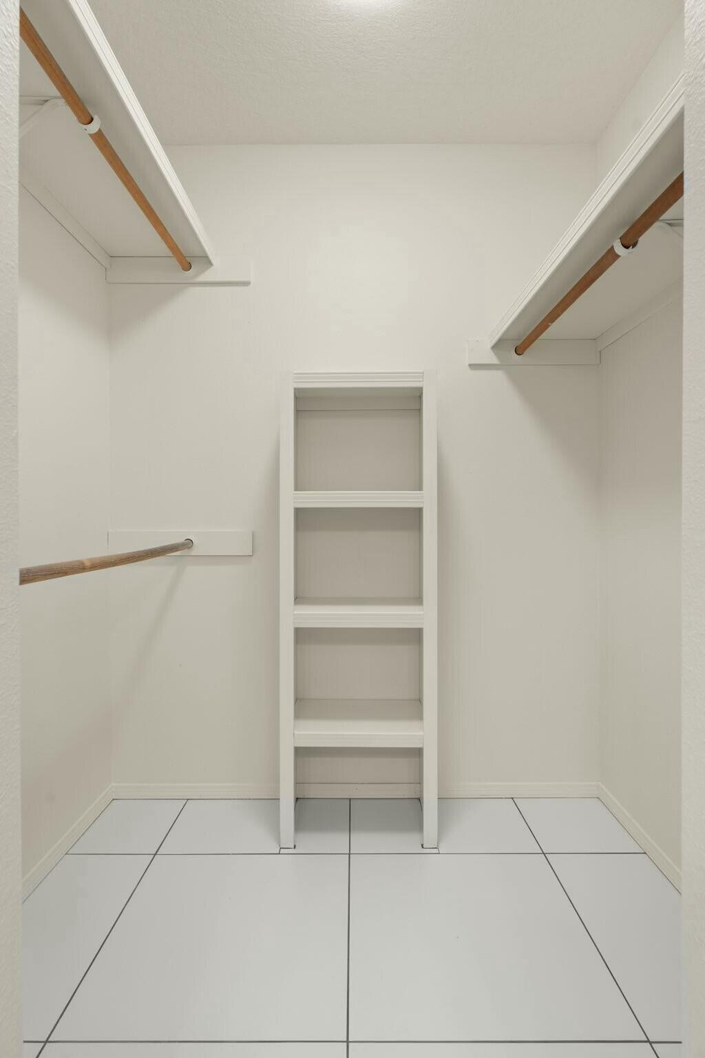 608 EASTLAKE Drive SE