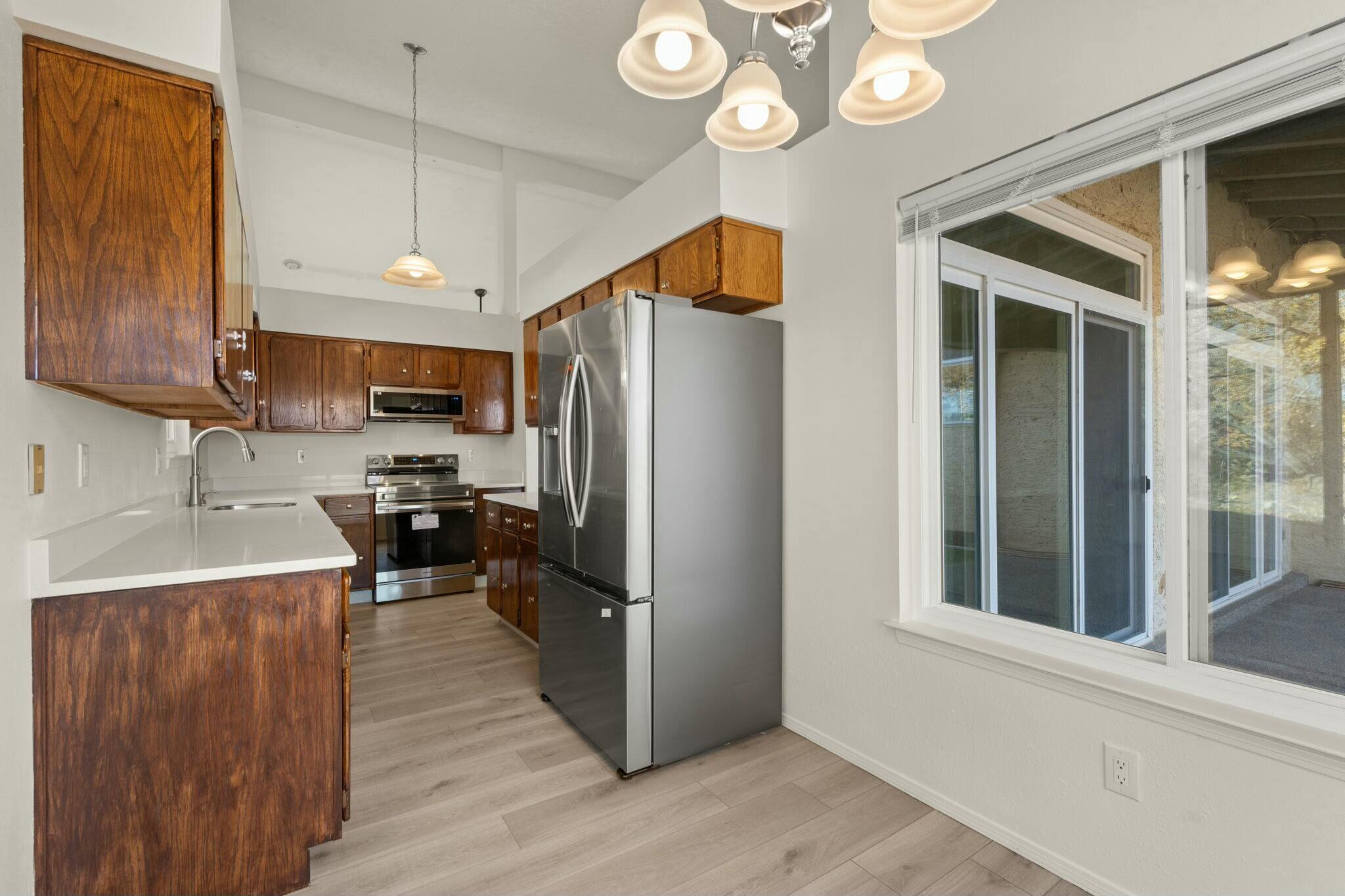 608 EASTLAKE Drive SE