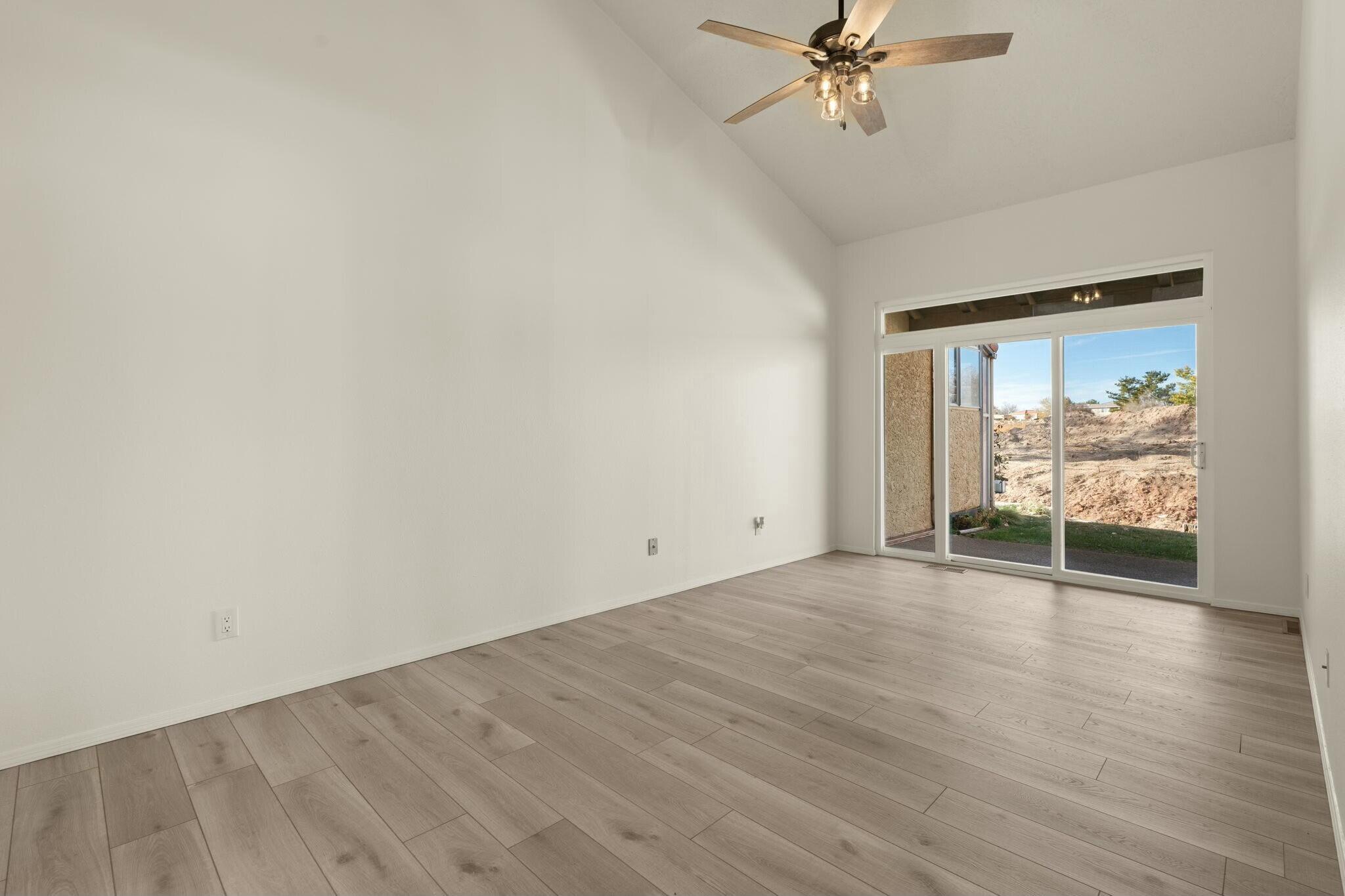 608 EASTLAKE Drive SE