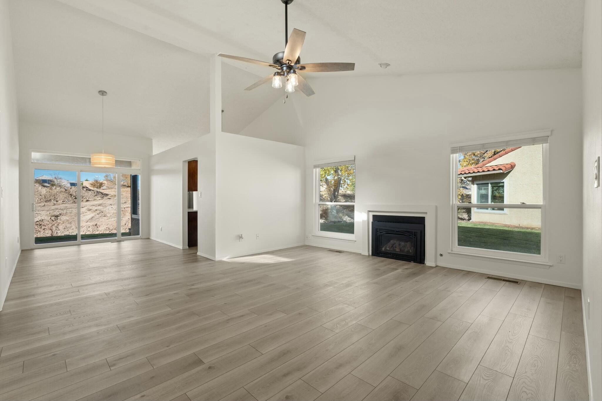 608 EASTLAKE Drive SE