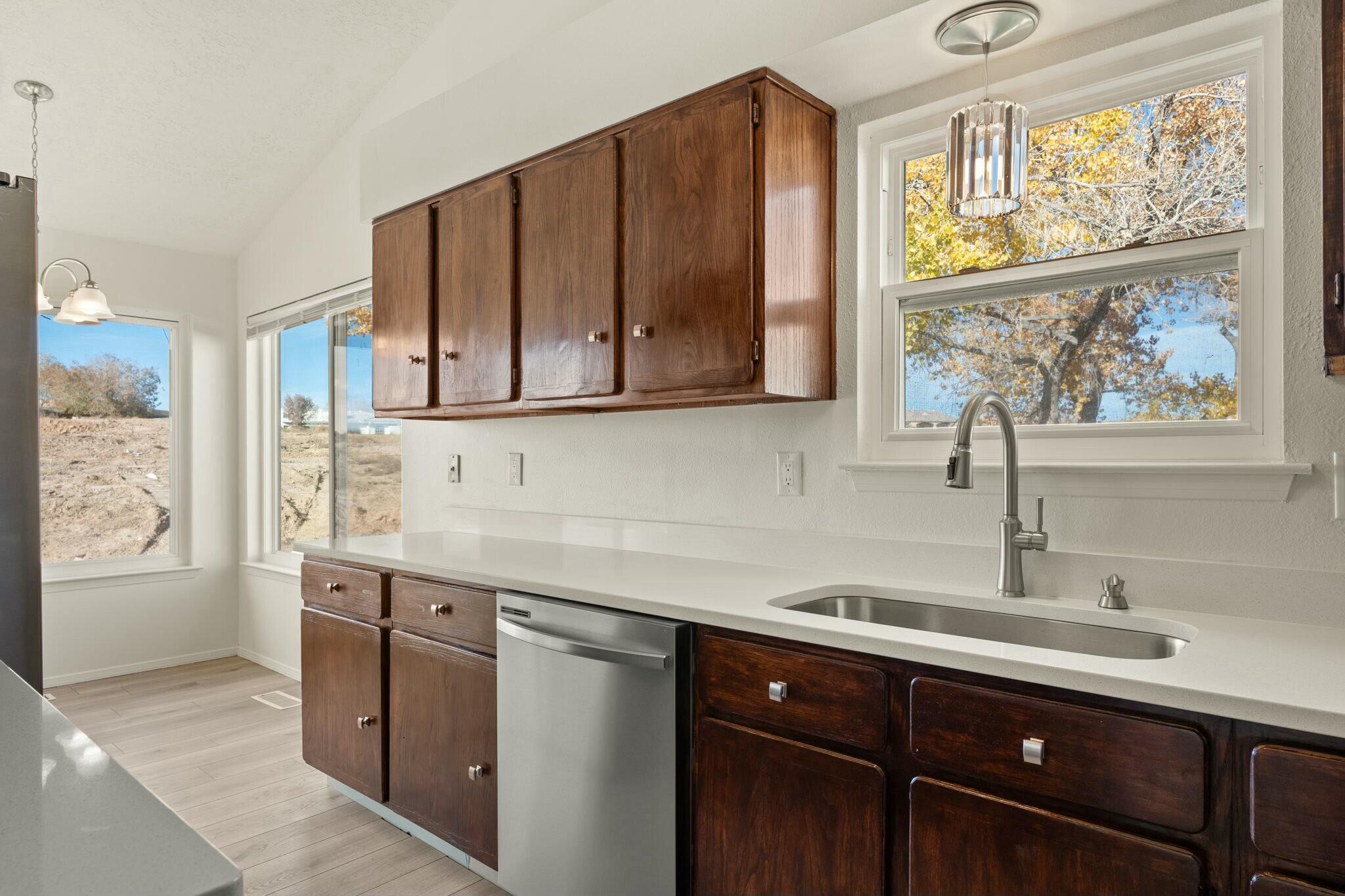 608 EASTLAKE Drive SE