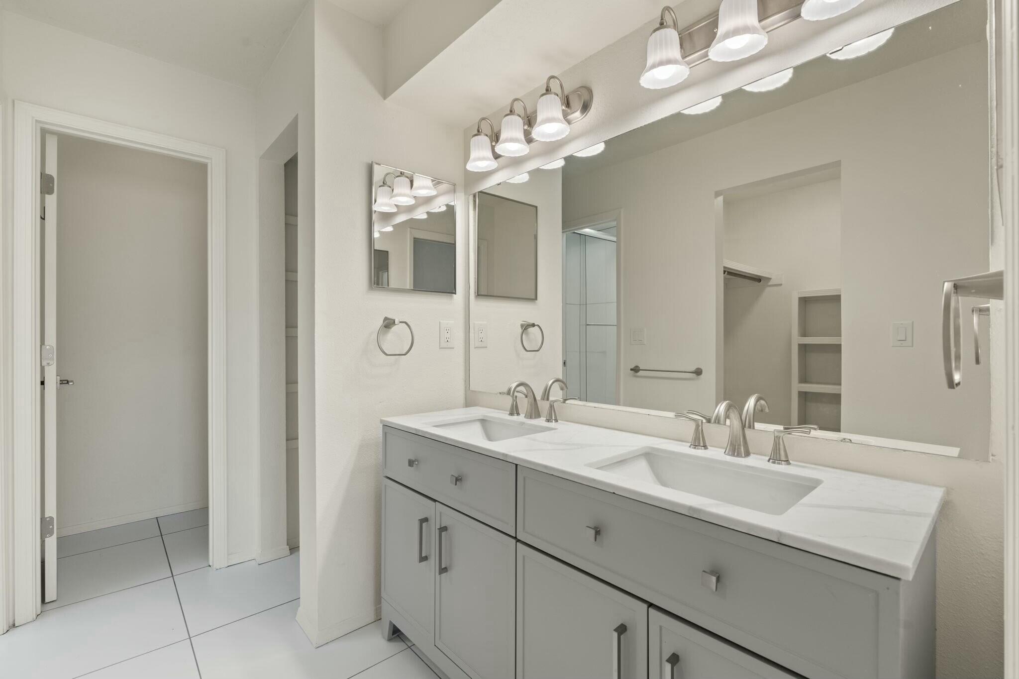 608 EASTLAKE Drive SE