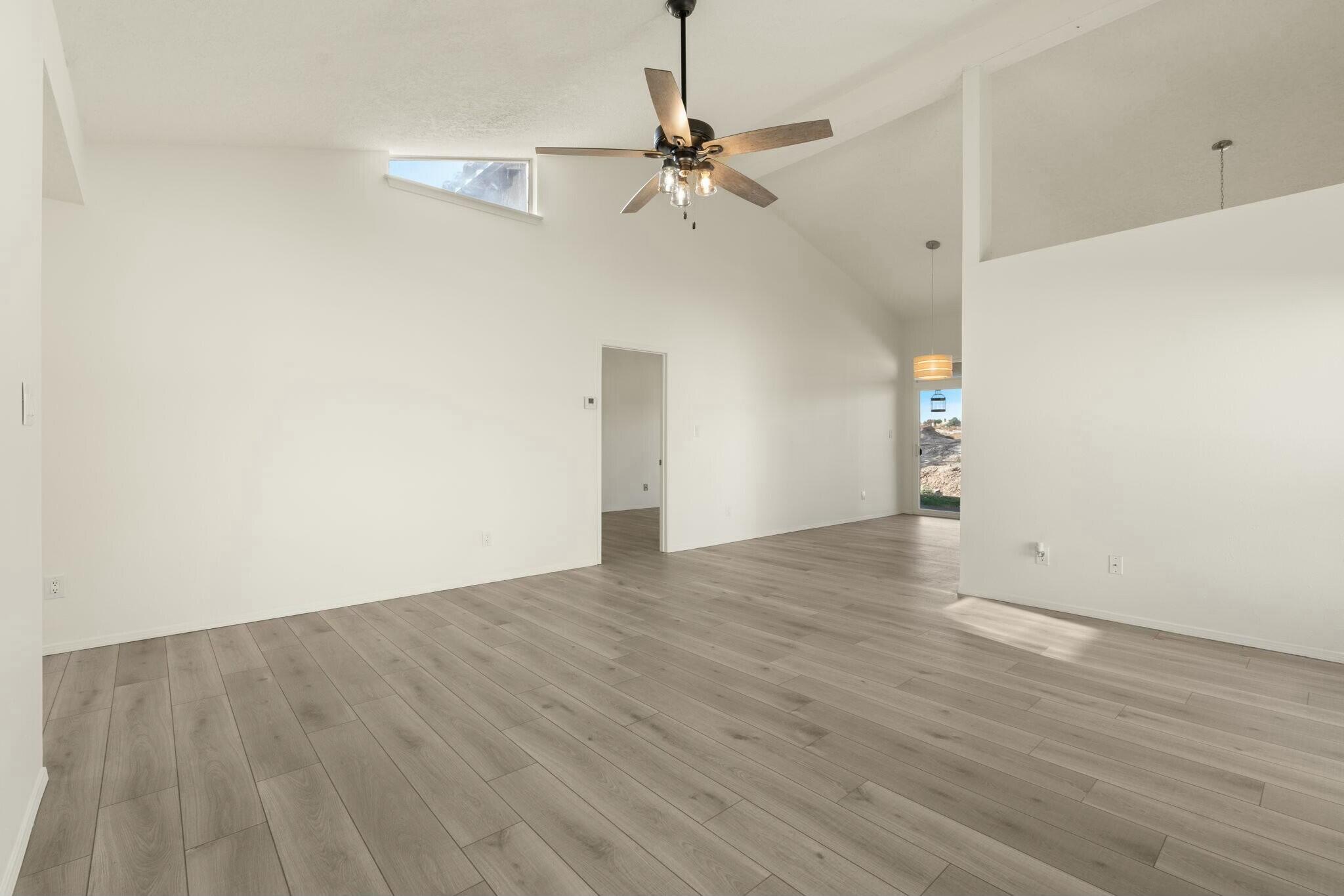 608 EASTLAKE Drive SE